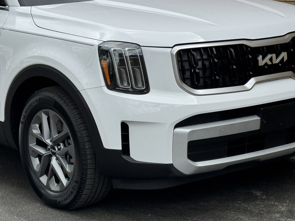 Used 2024 Kia Telluride LX SUV