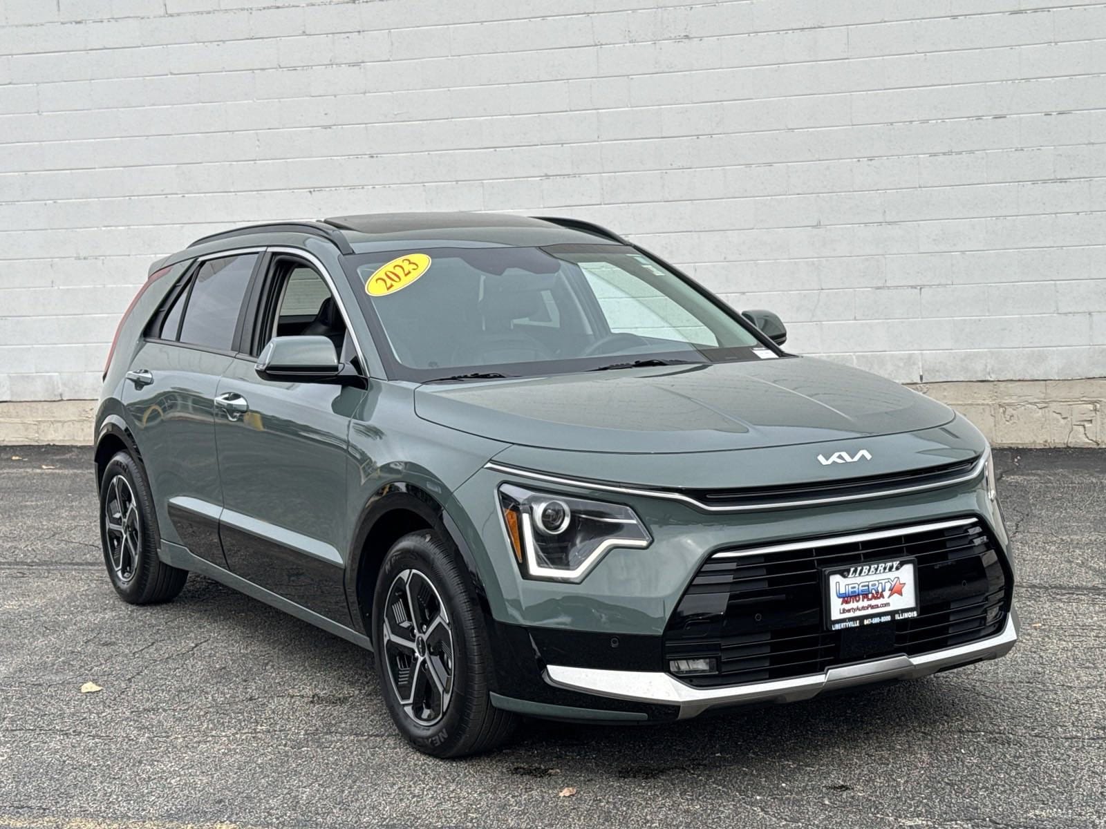 Used 2023 Kia Niro SX with VIN KNDCT3LE7P5095960 for sale in Libertyville, IL