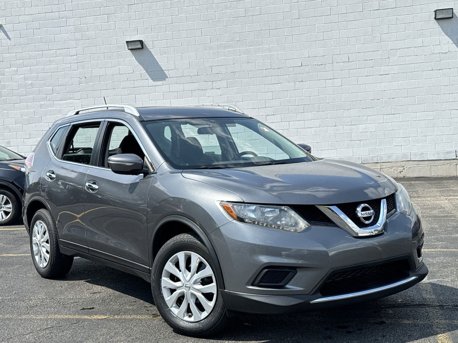 Used 2015 Nissan Rogue SL with VIN 5N1AT2MTXFC902802 for sale in Libertyville, IL