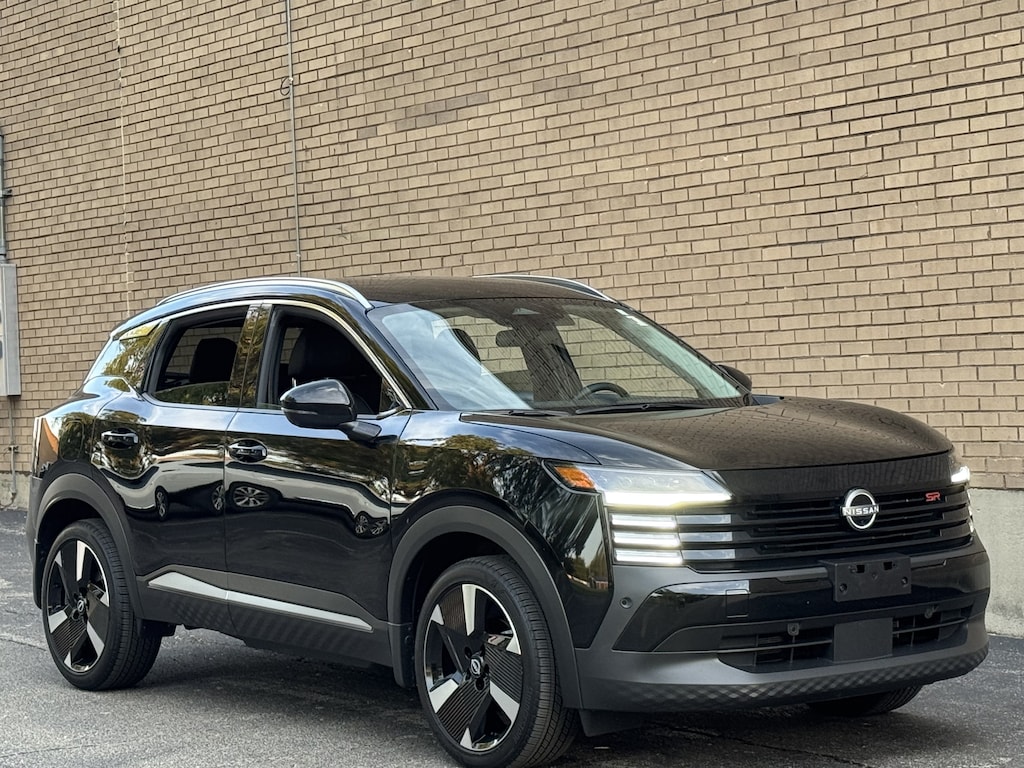 Used 2025 Nissan Kicks SR SUV