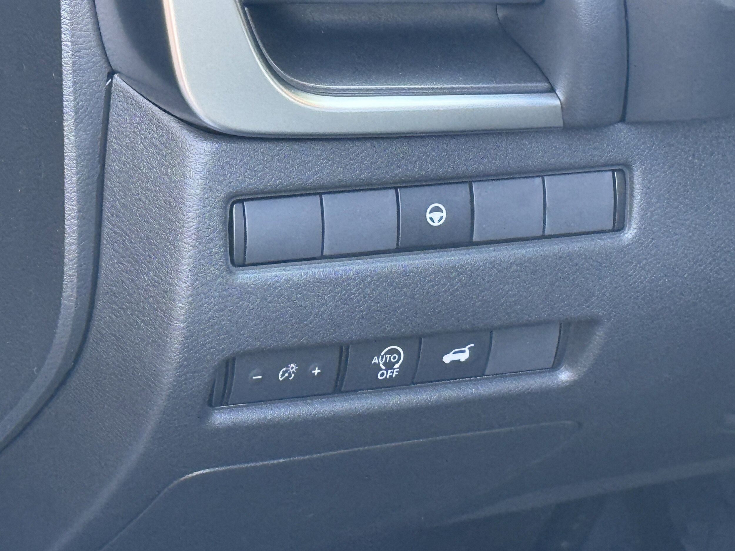 2025 Nissan Rogue SV - Photo 25