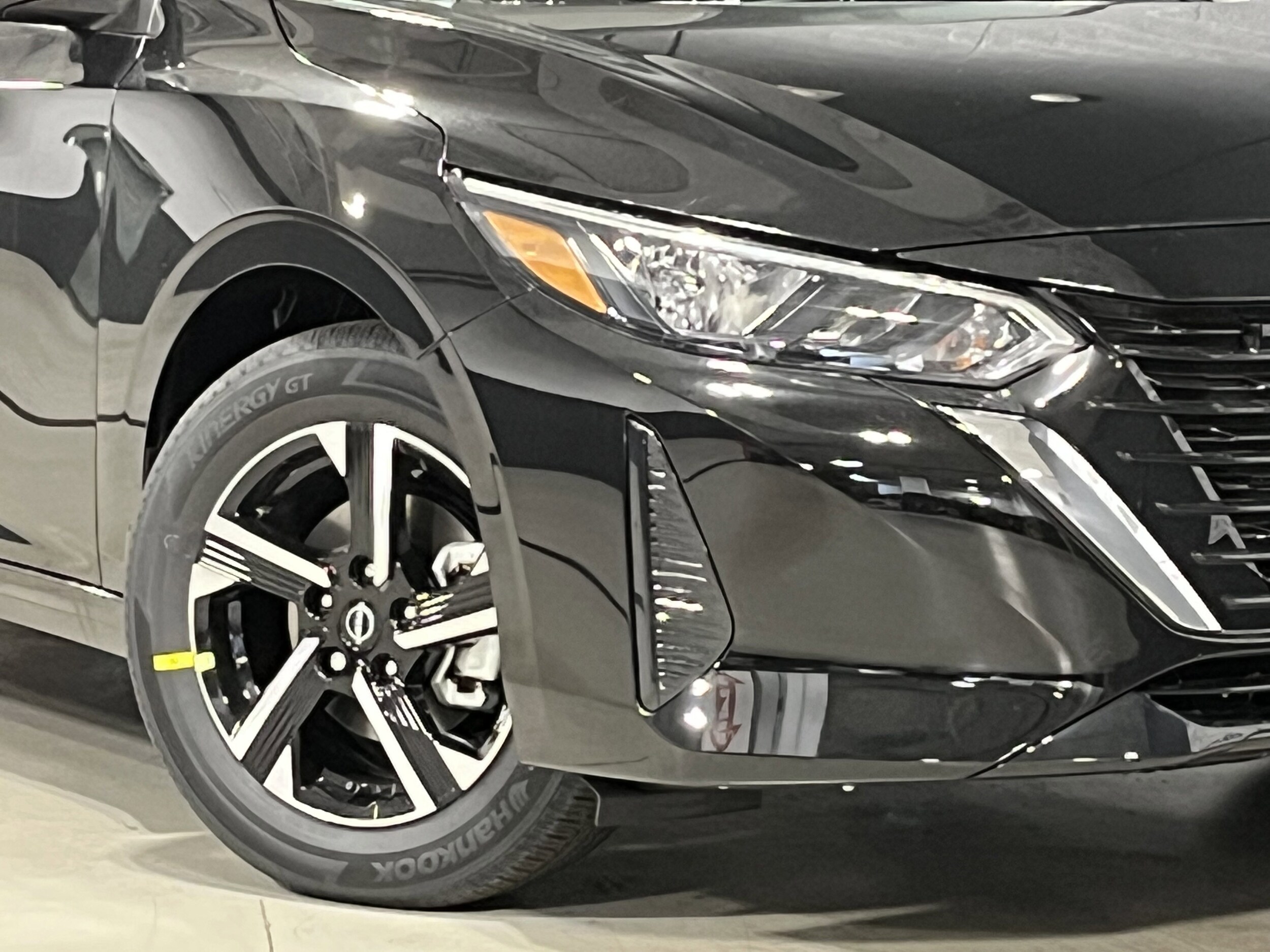 2025 Nissan Sentra SV photo 3