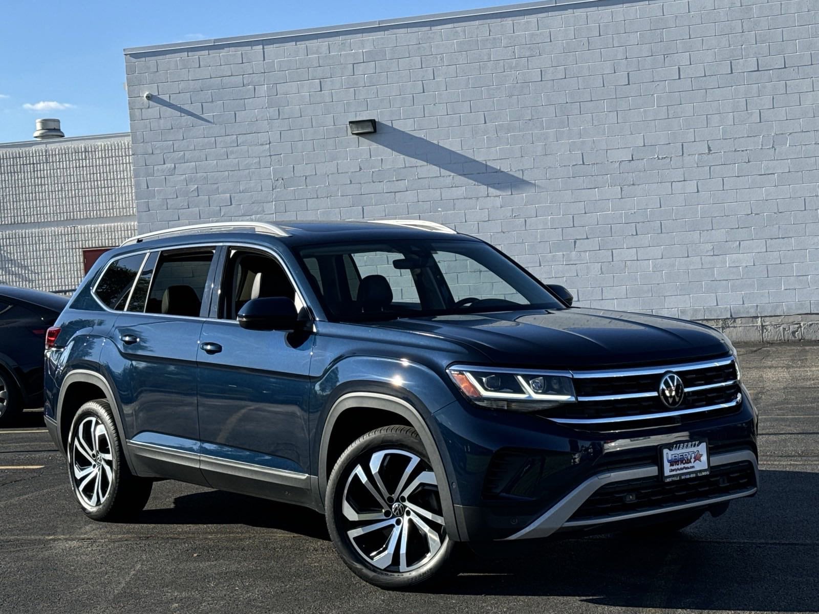 Used 2021 Volkswagen Atlas SEL Premium with VIN 1V2TR2CA6MC509452 for sale in Libertyville, IL