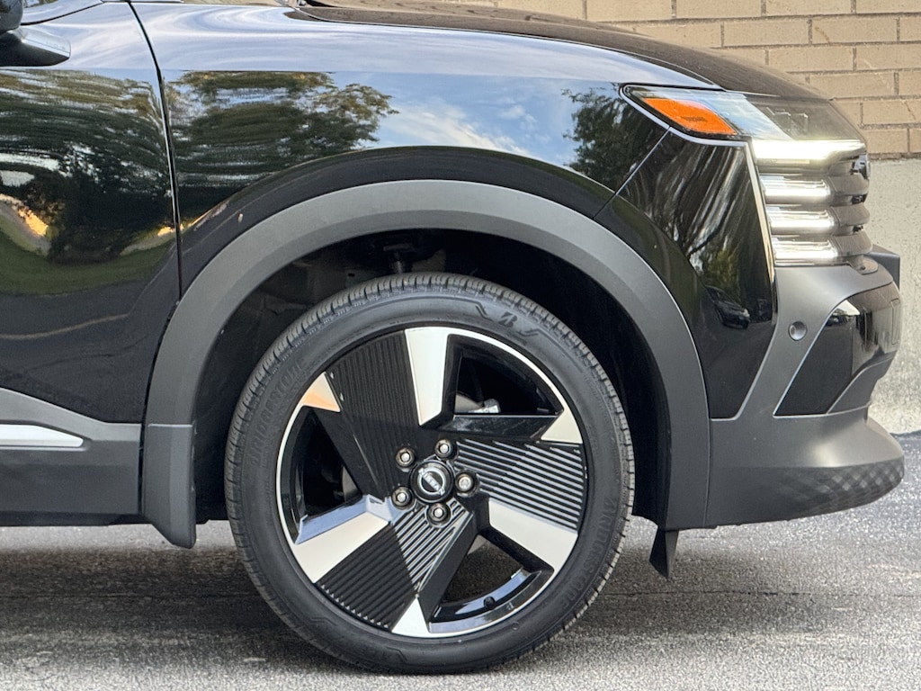 Used 2025 Nissan Kicks SR SUV