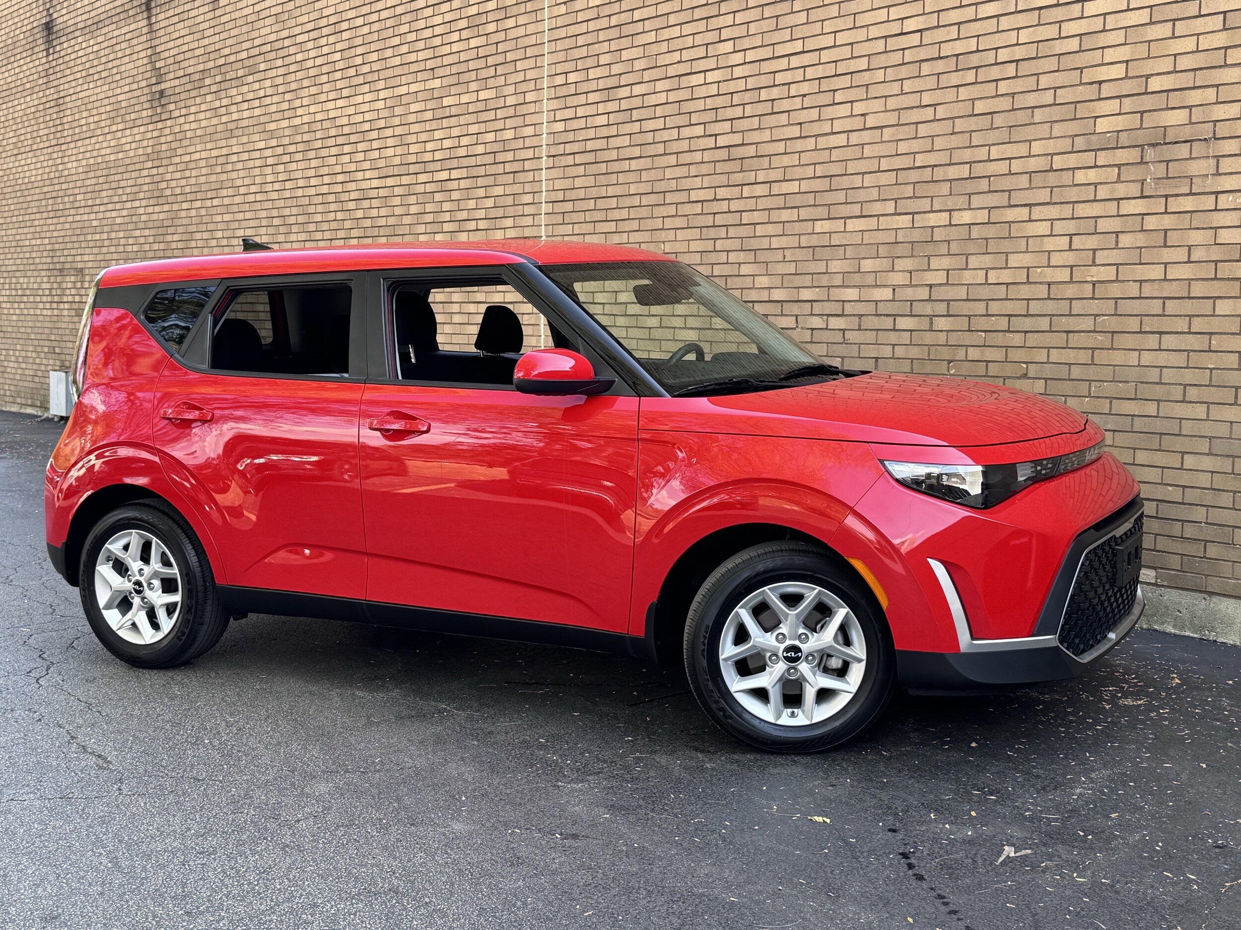 2023 Kia Soul LX photo 2