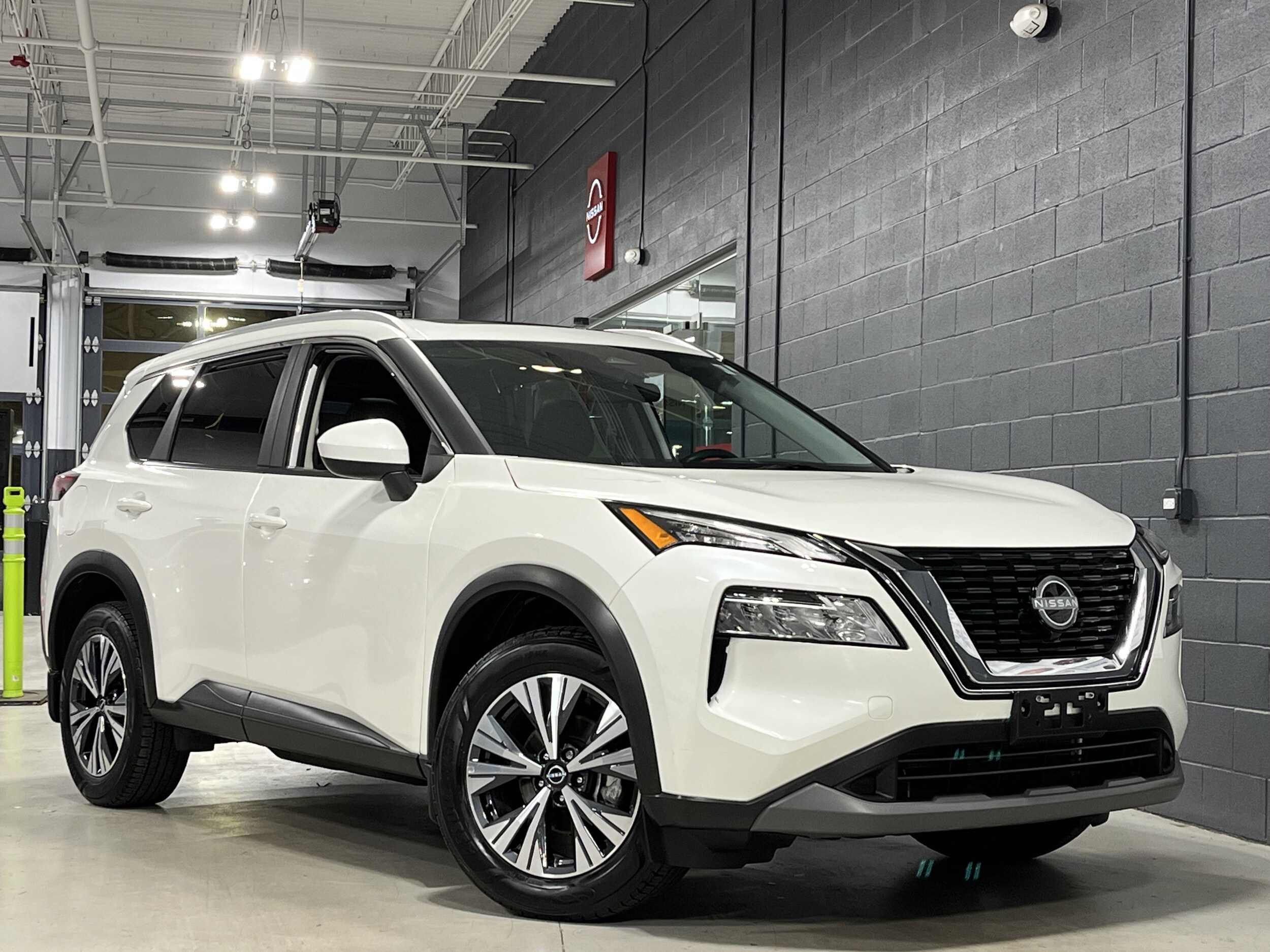 2023 Nissan Rogue SV photo 2