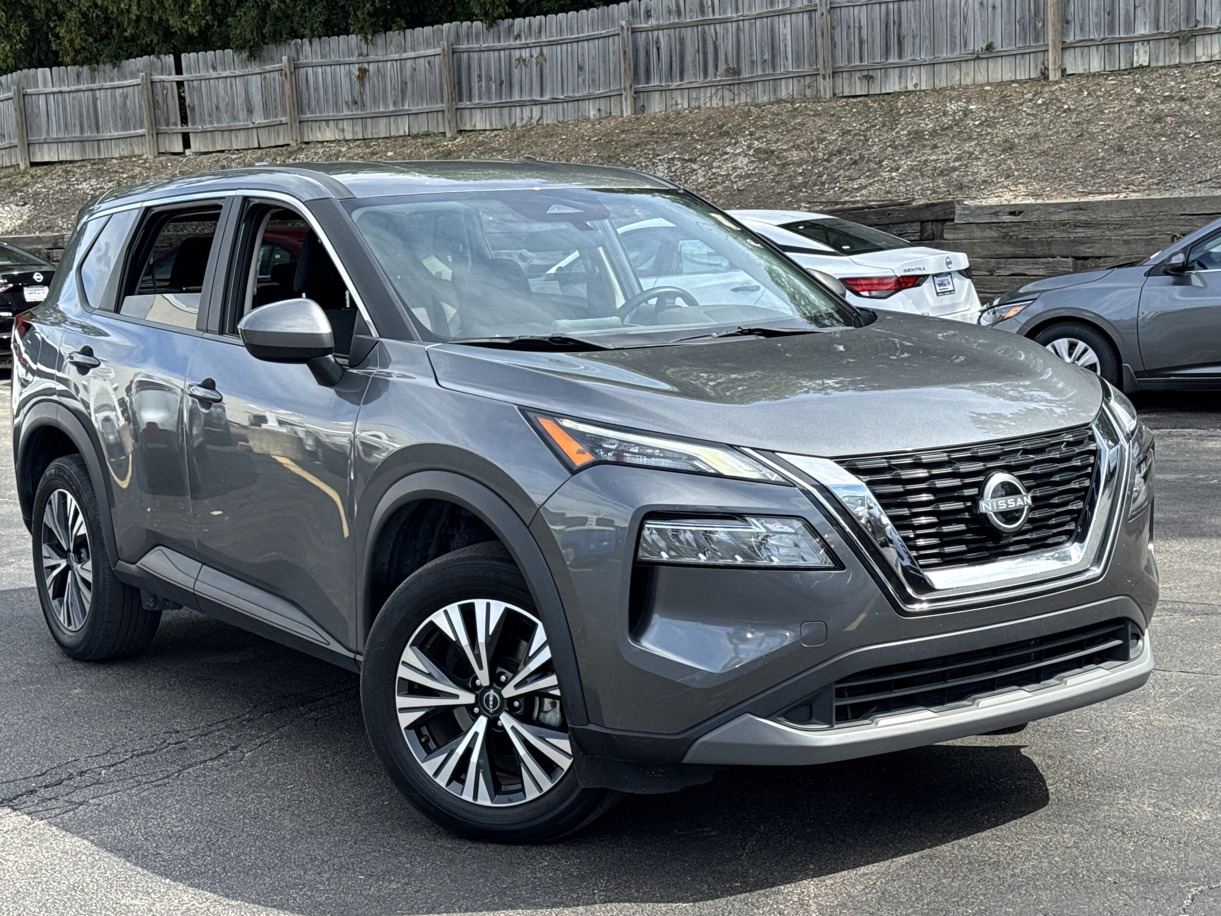 2023 Nissan Rogue SV photo 3