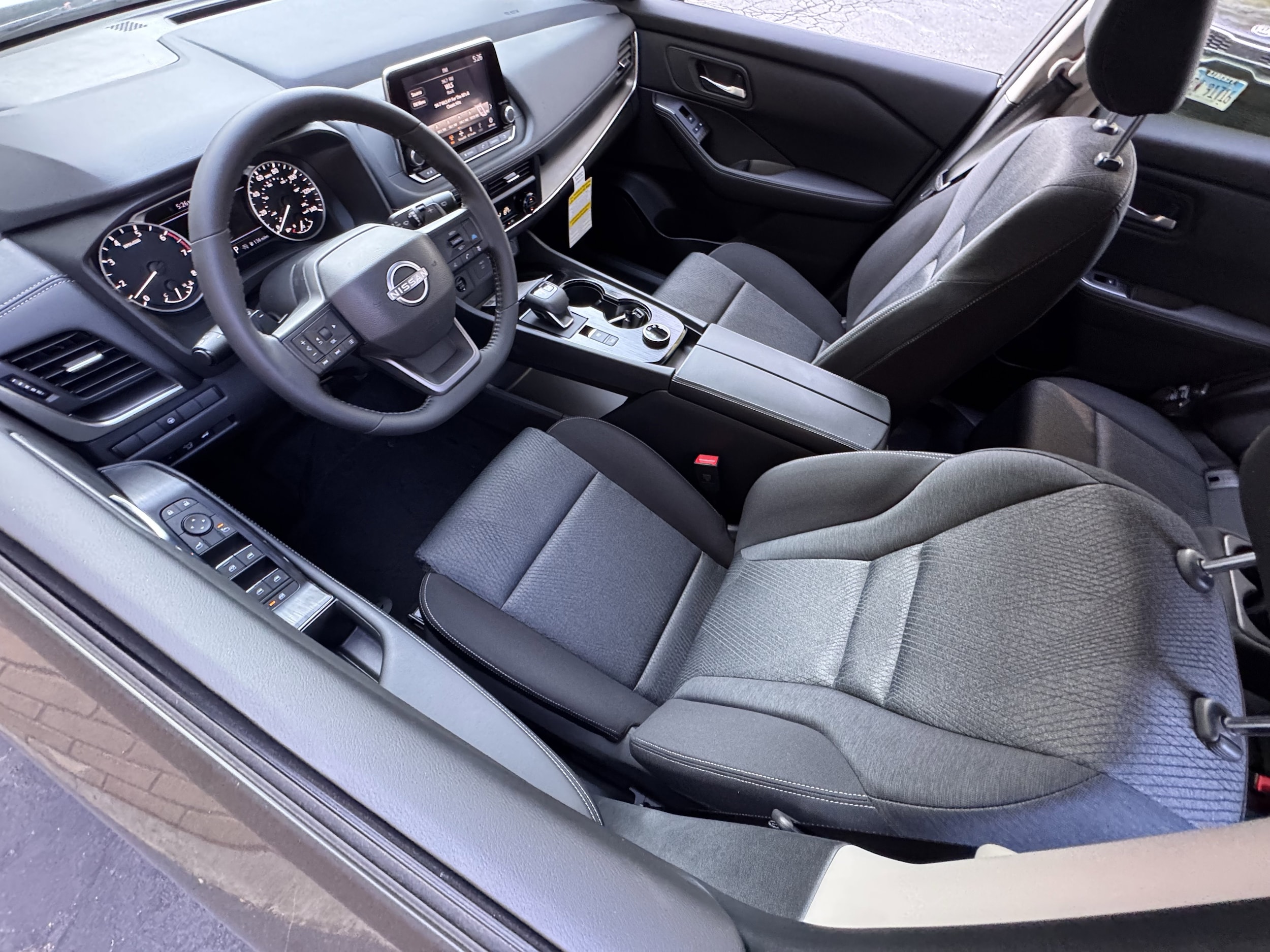 2025 Nissan Rogue SV - Photo 23