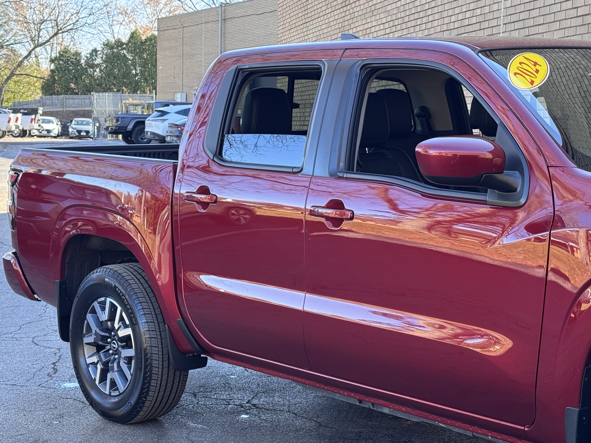 2024 Nissan Frontier SL photo 4