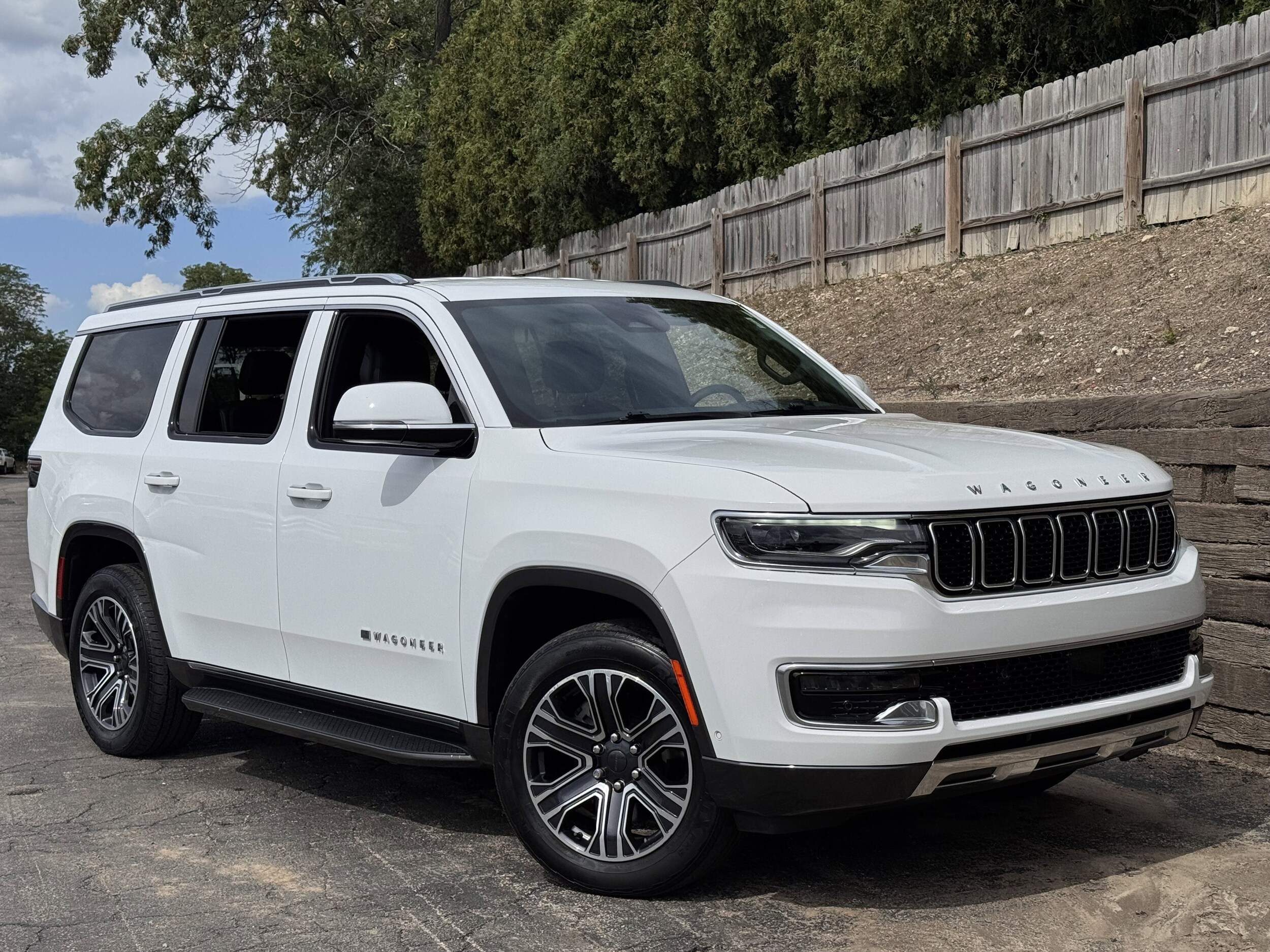 2022 Jeep Wagoneer Series III photo 2