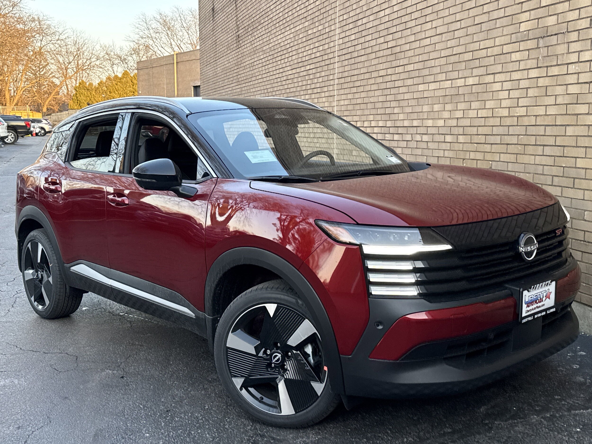 2025 Nissan Kicks SR photo 2