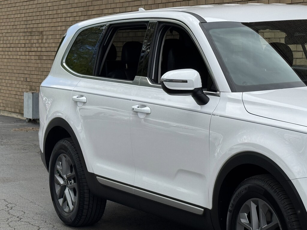 Used 2024 Kia Telluride LX SUV