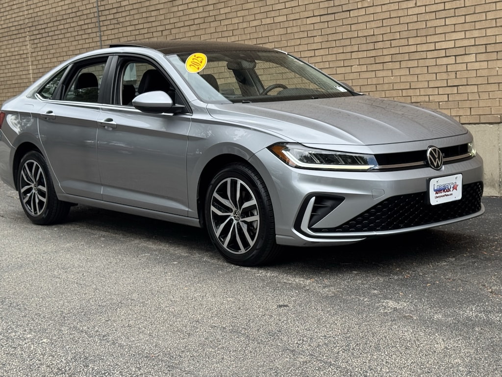 Used 2025 Volkswagen Jetta 1.5T SE Sedan
