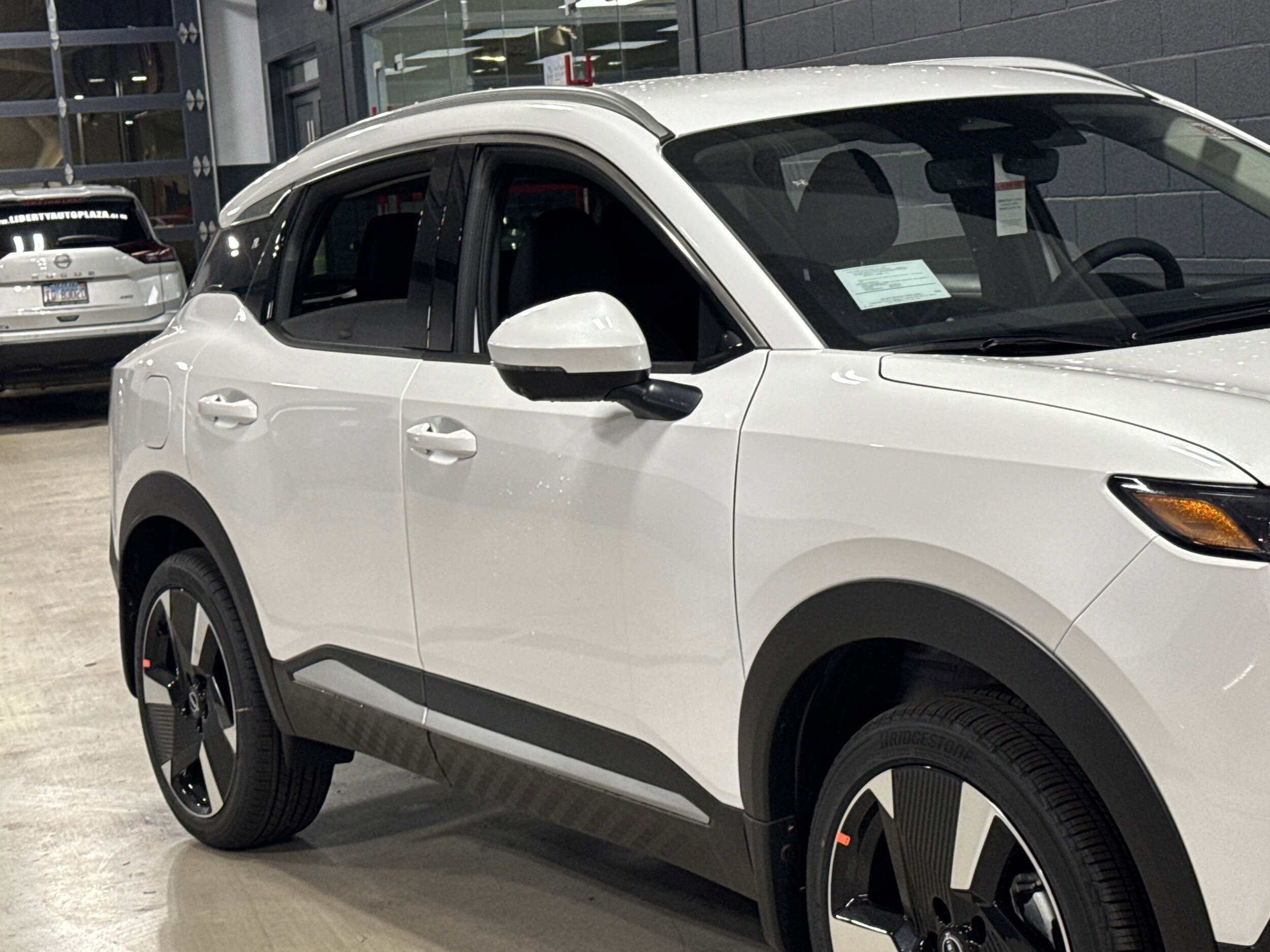 2025 Nissan Kicks SR photo 4