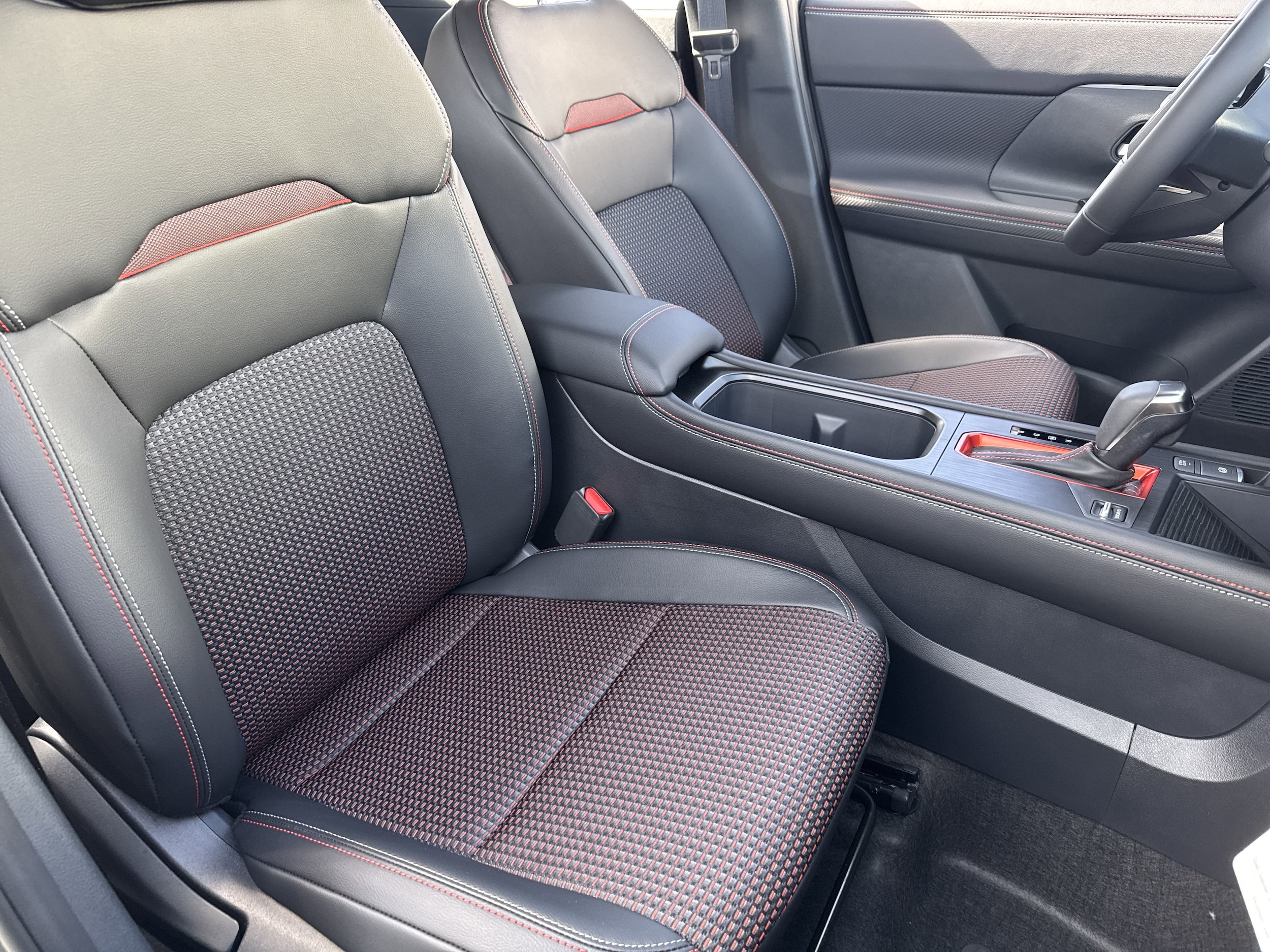 2025 Nissan Kicks SR AWD - Photo 25