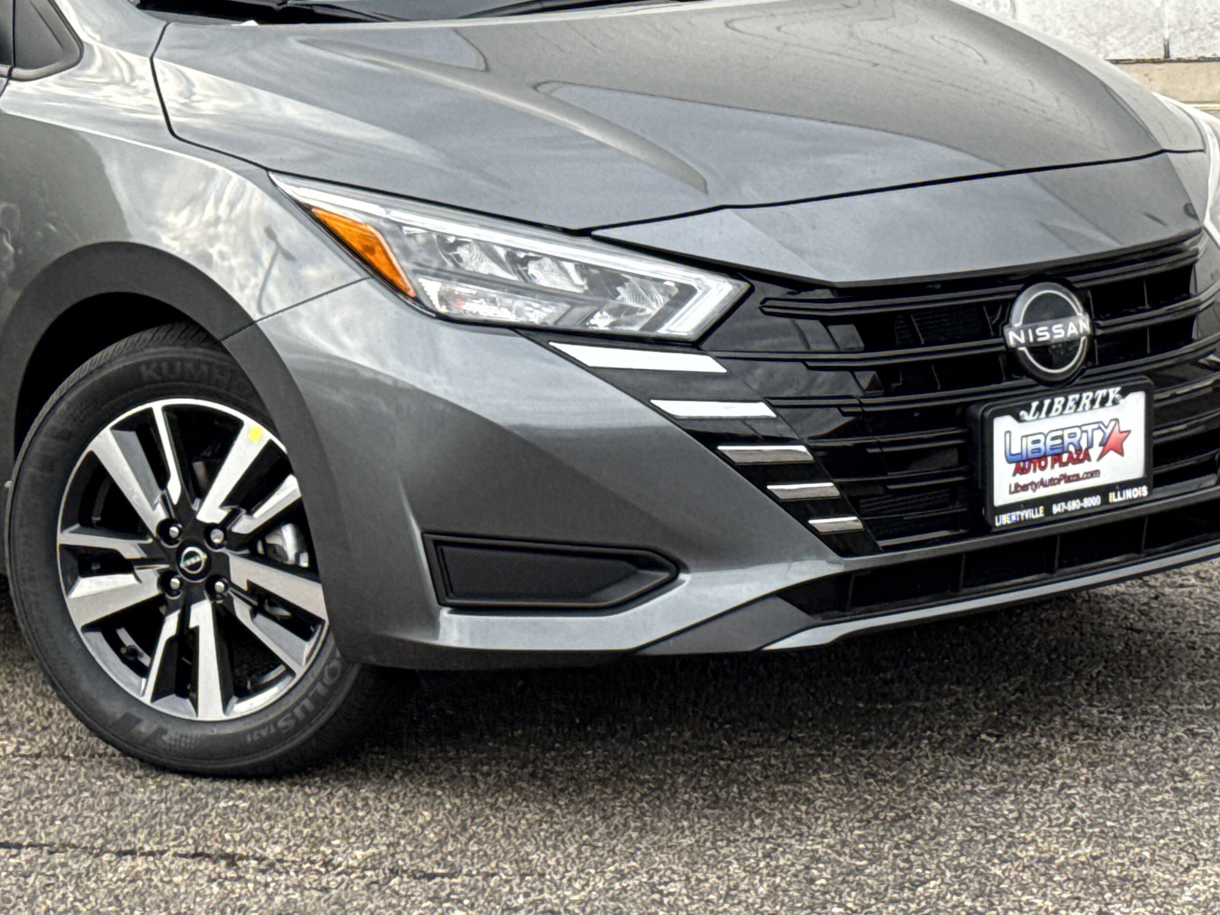 2025 Nissan Versa S photo 3