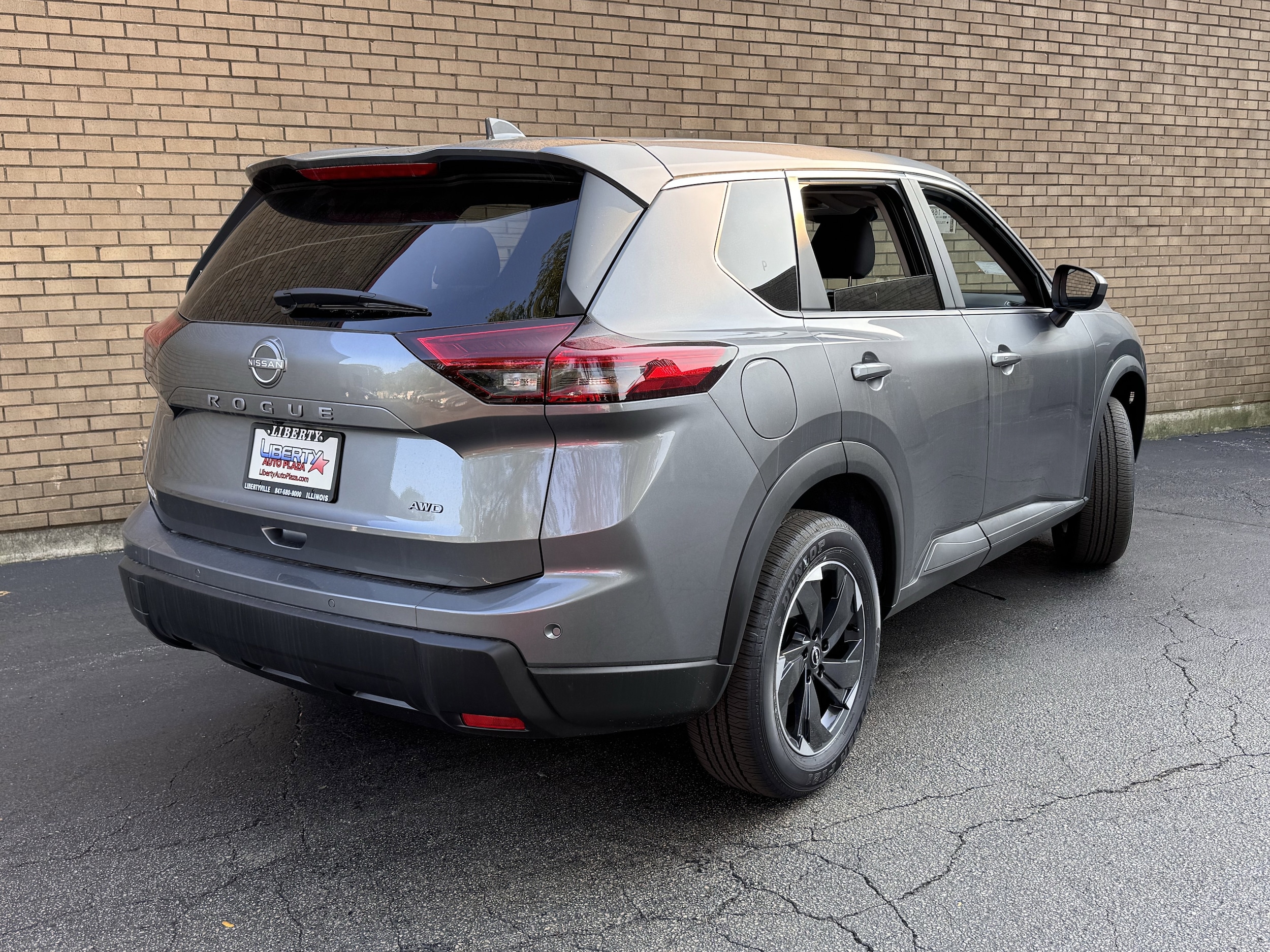 2025 Nissan Rogue SV - Photo 18