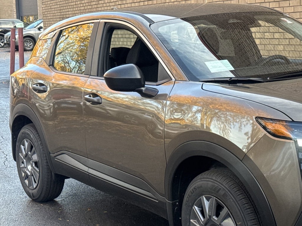 New 2025 Nissan Kicks S SUV