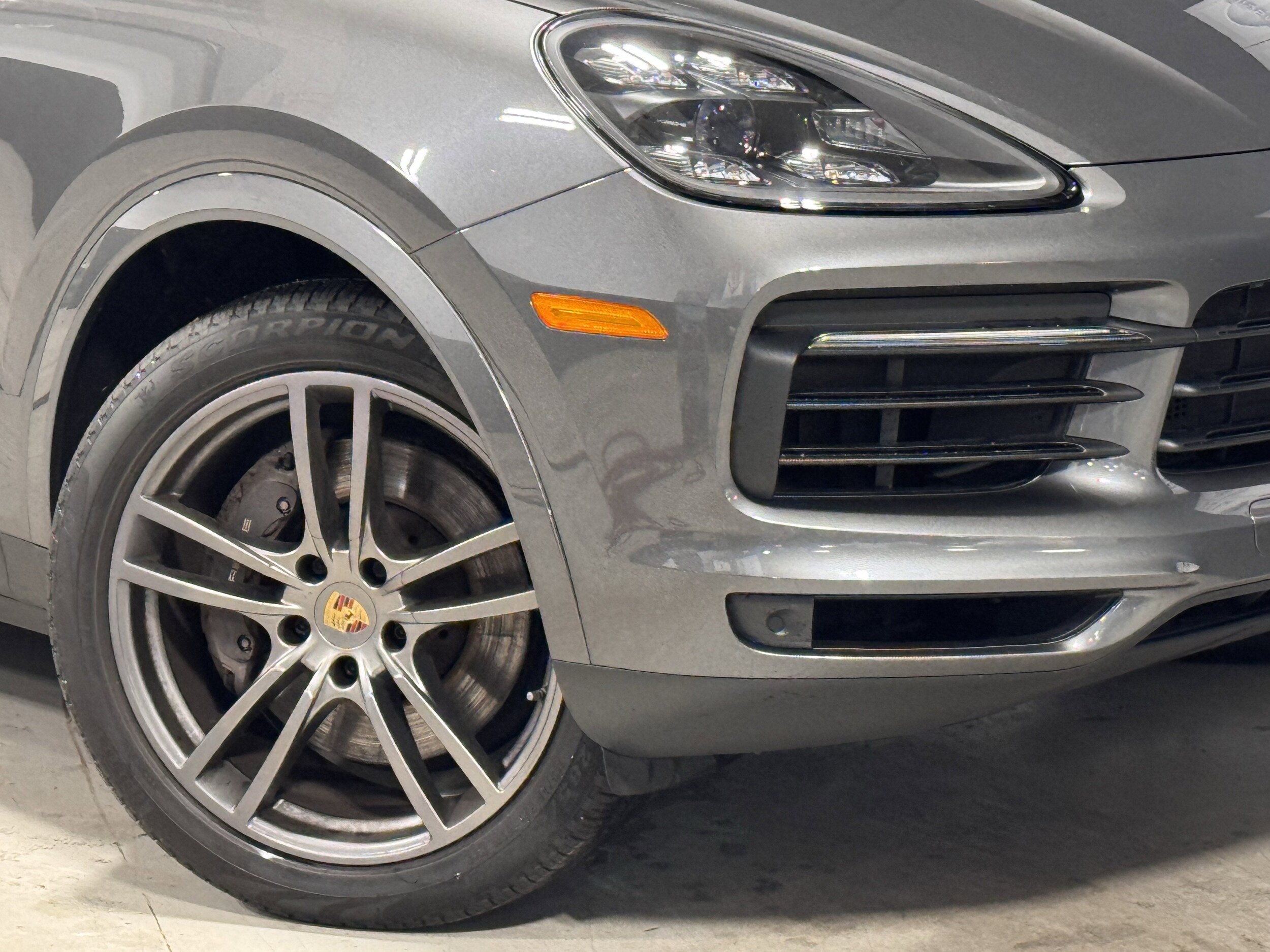 2021 Porsche Cayenne photo 2