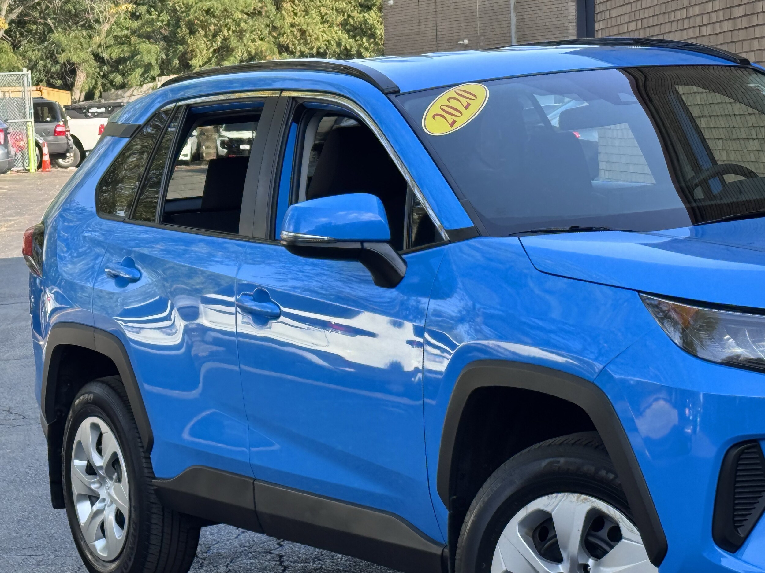 2020 Toyota RAV4 LE photo 4