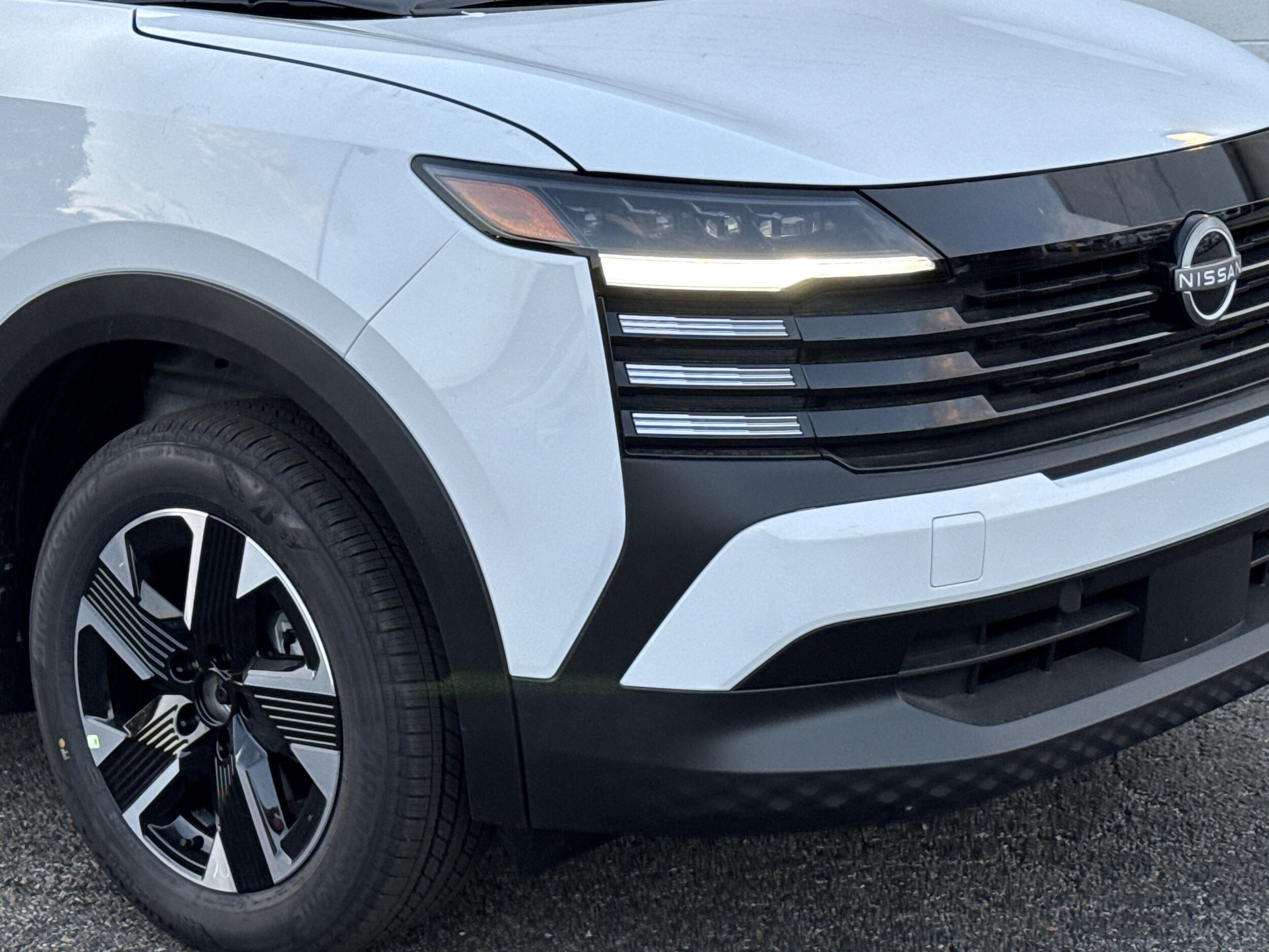 2025 Nissan Kicks SV photo 3