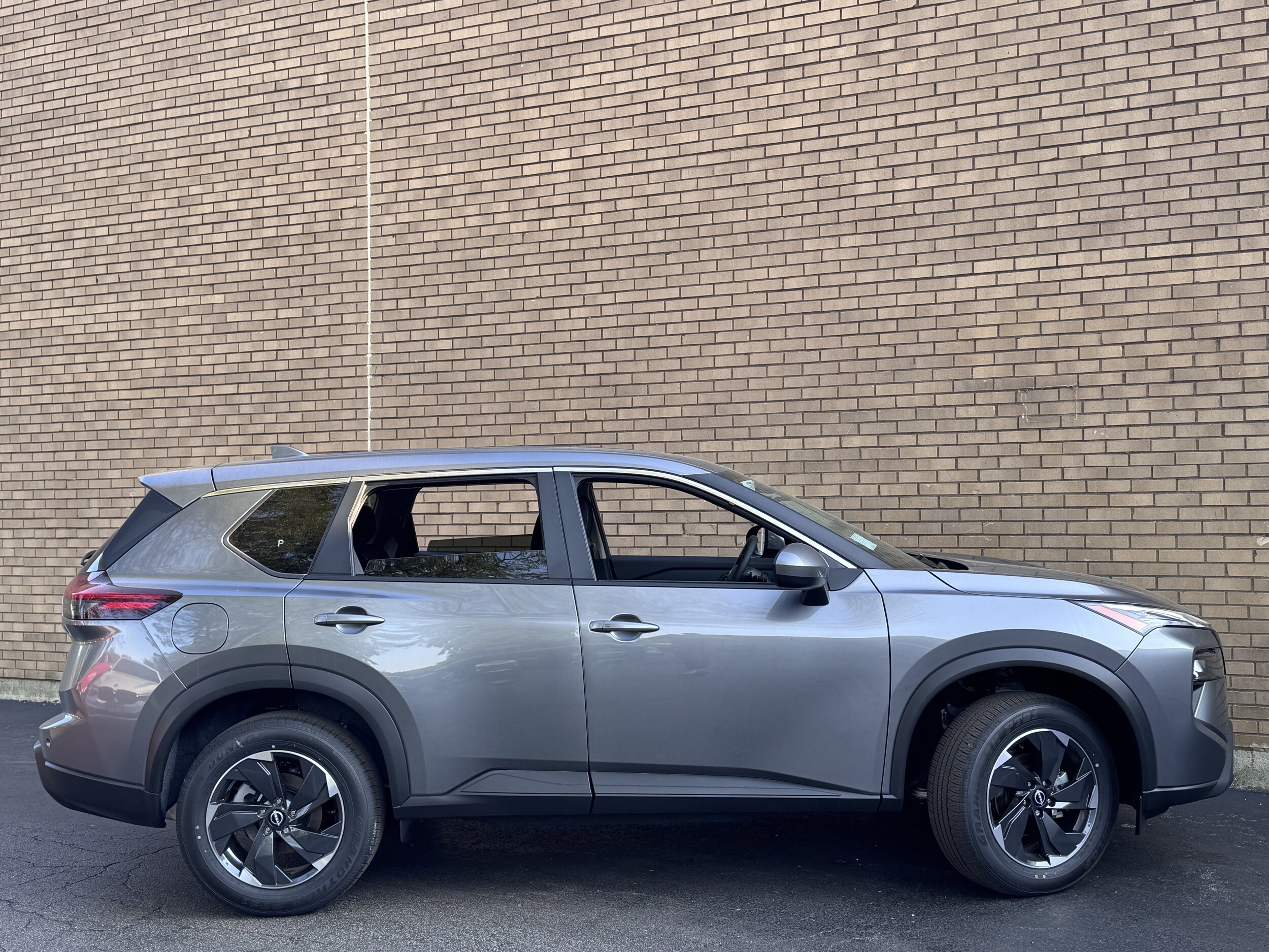2025 Nissan Rogue SV - Photo 6