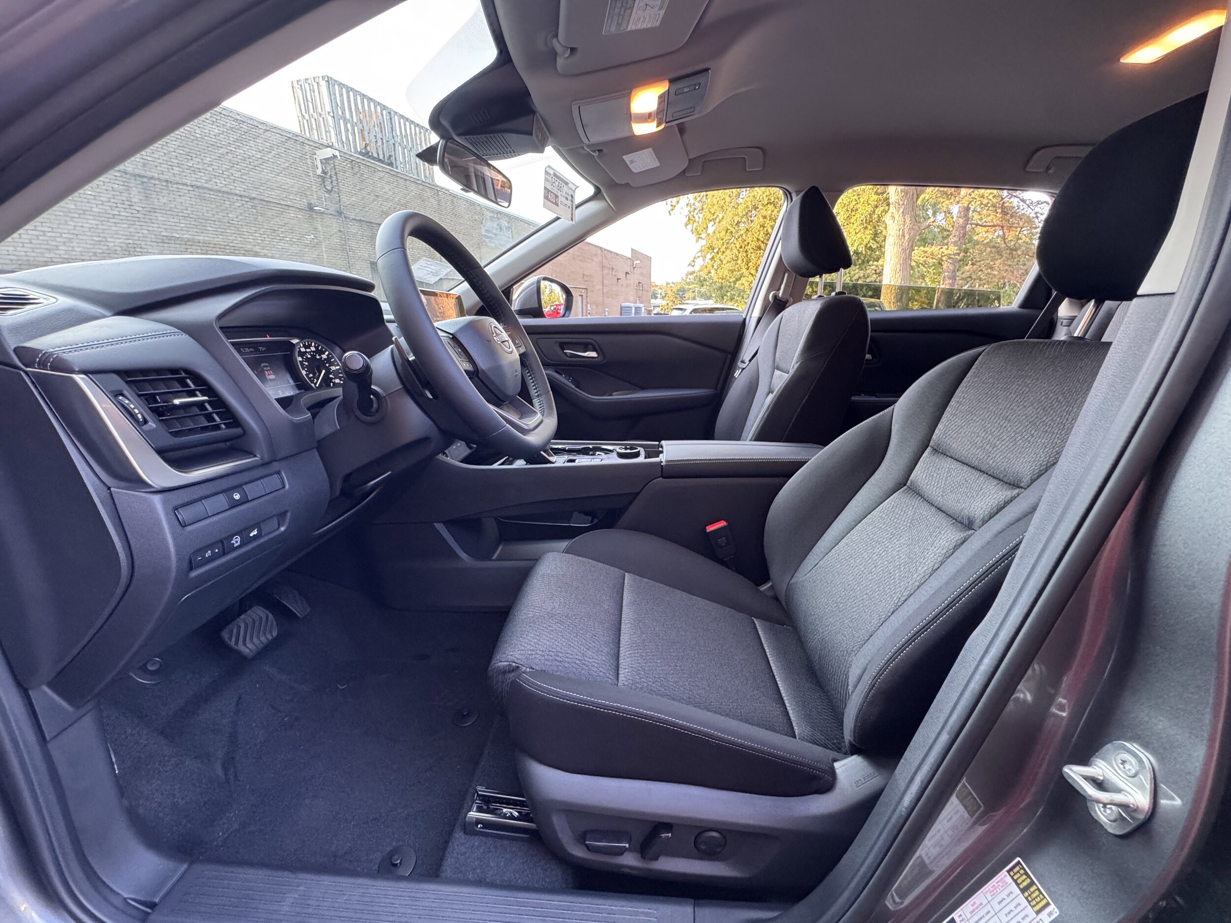 2025 Nissan Rogue SV - Photo 27