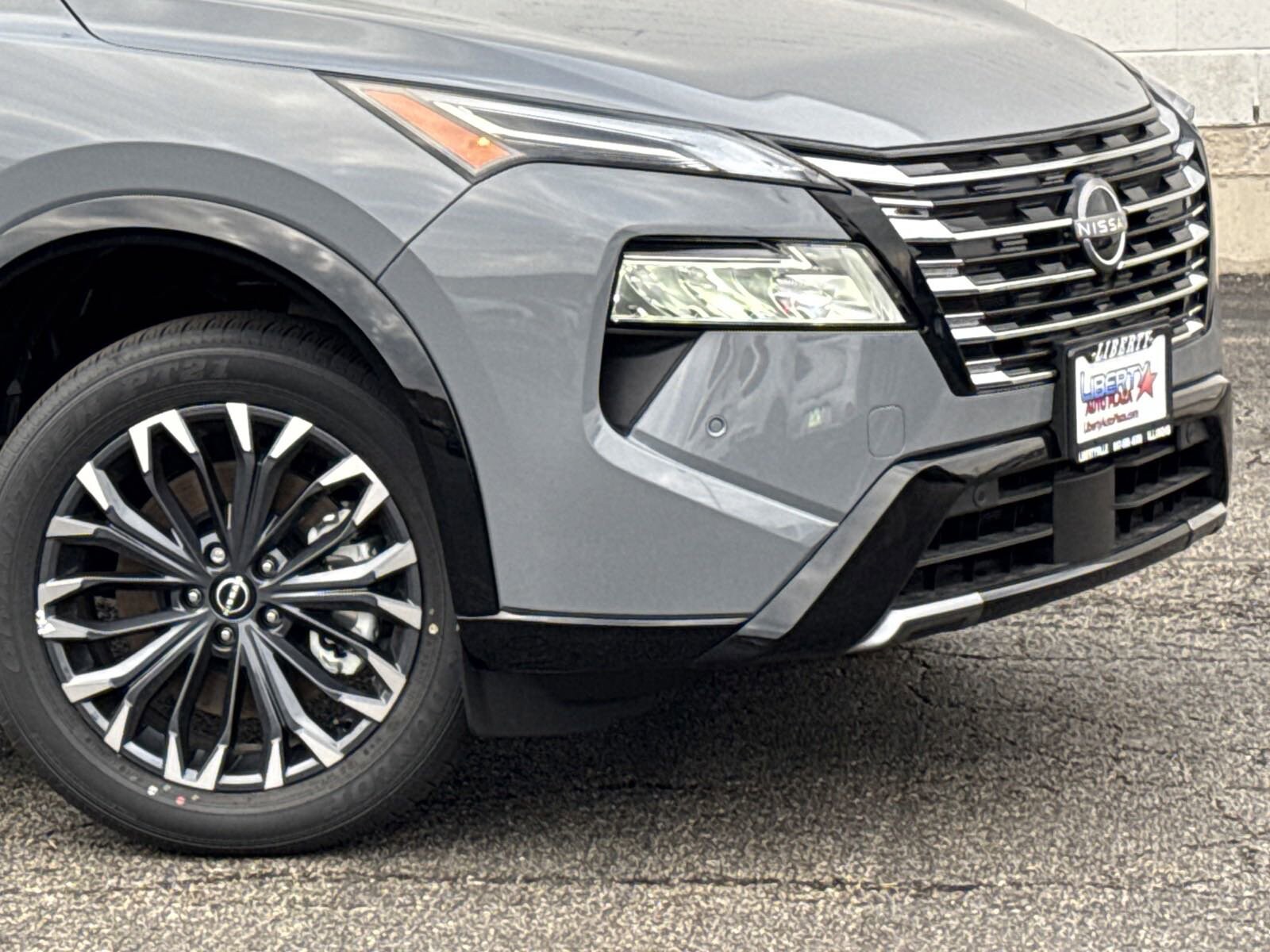 2025 Nissan Rogue Platinum photo 4