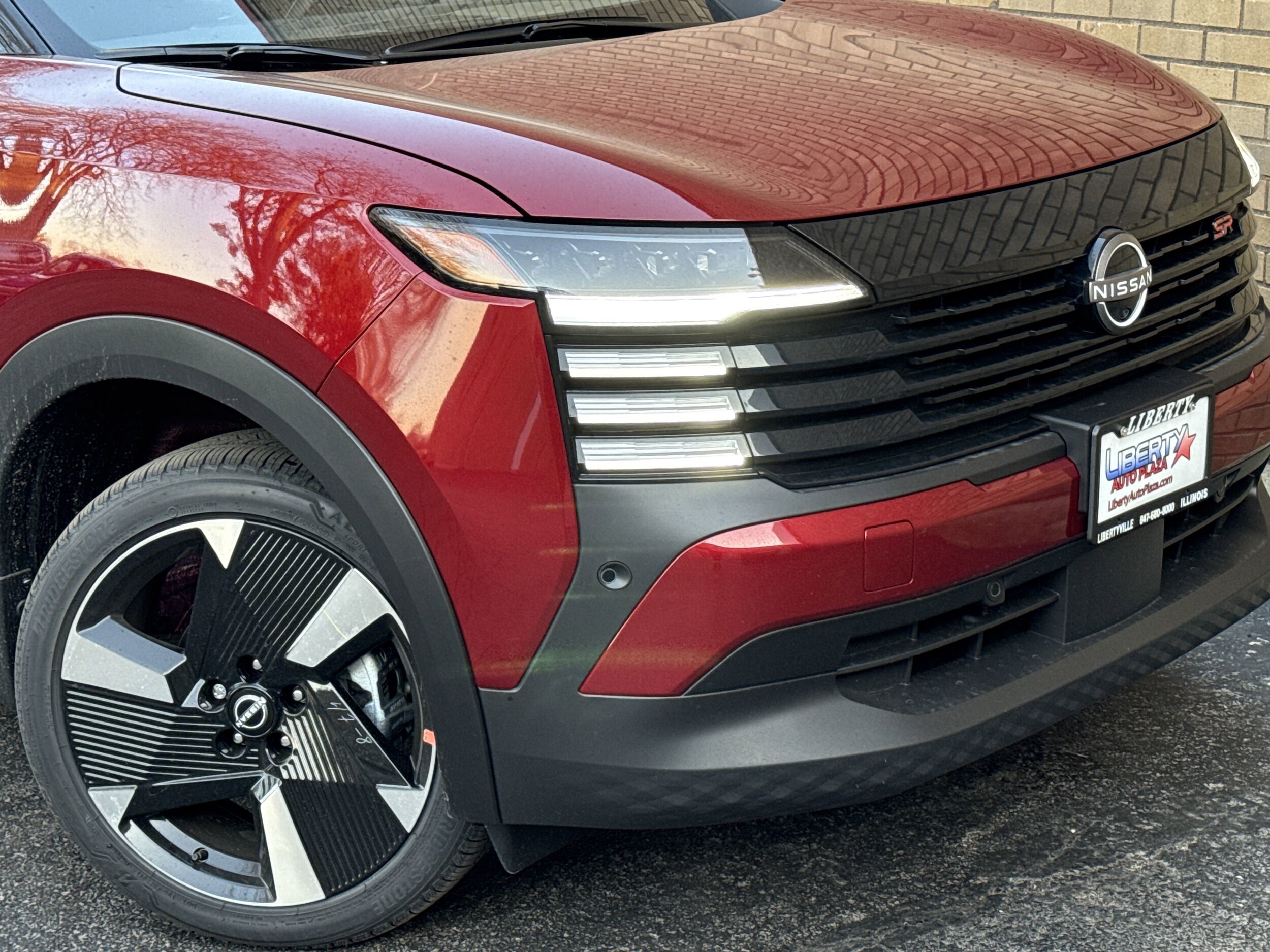 2025 Nissan Kicks SR photo 3