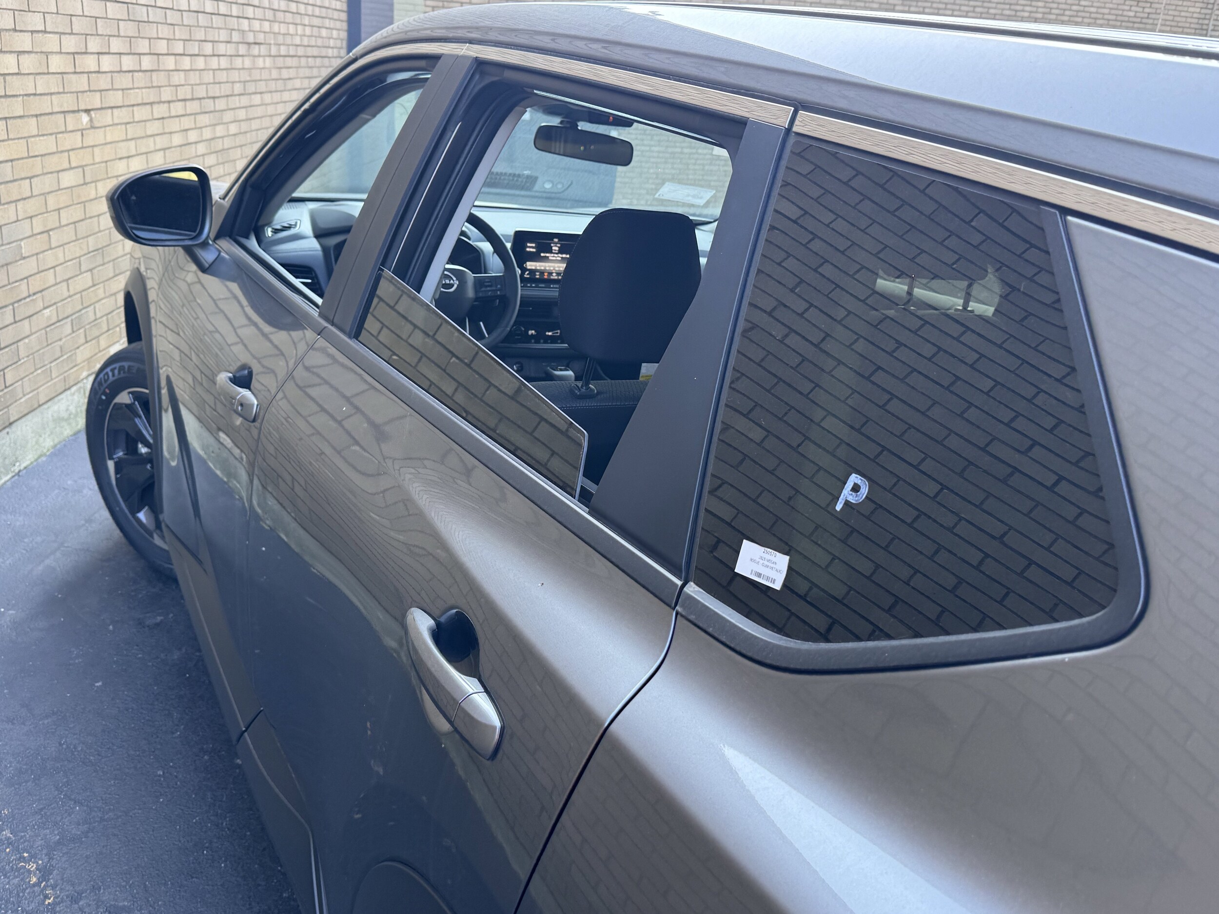 2025 Nissan Rogue SV - Photo 21
