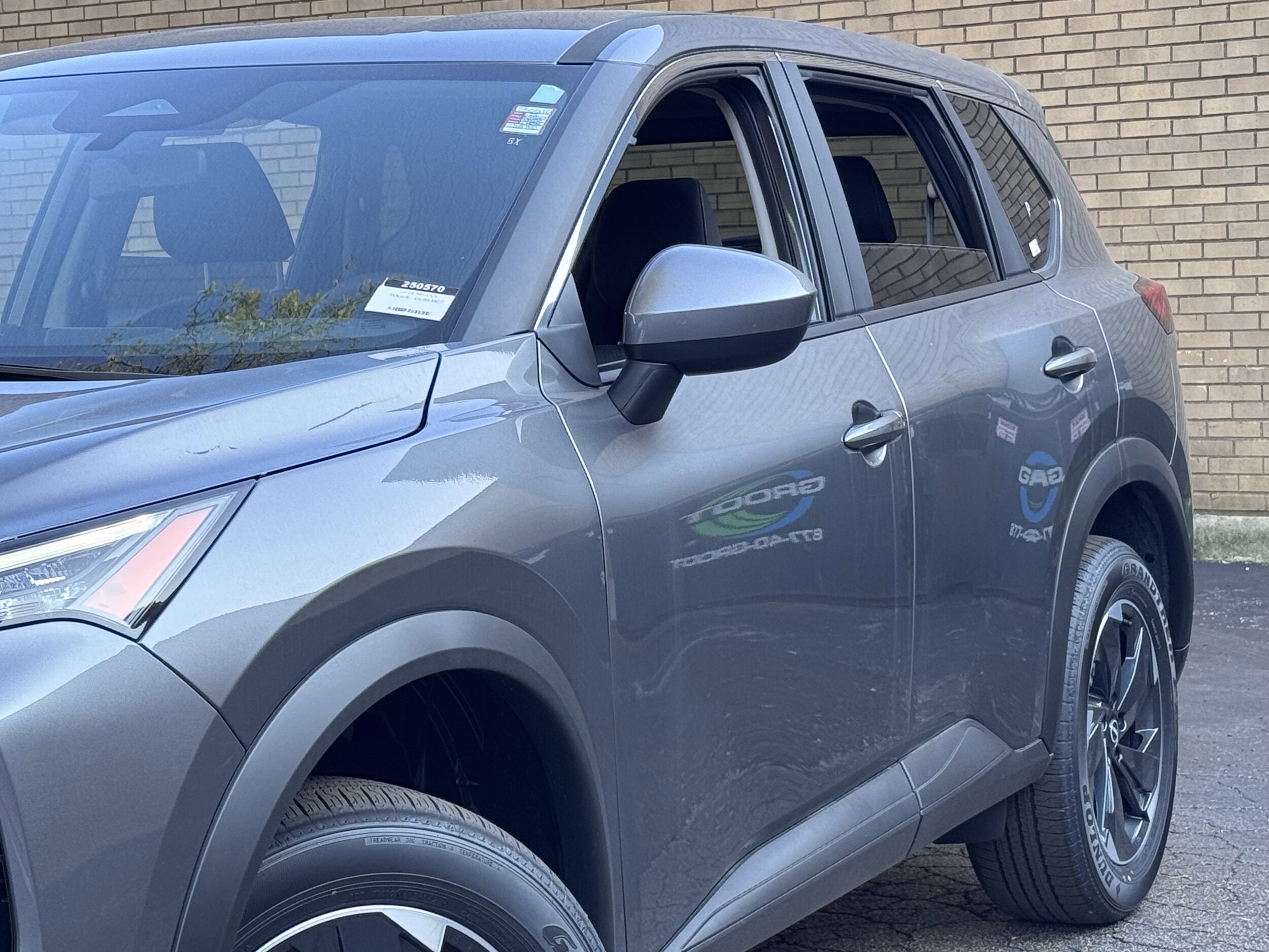 2025 Nissan Rogue SV - Photo 33