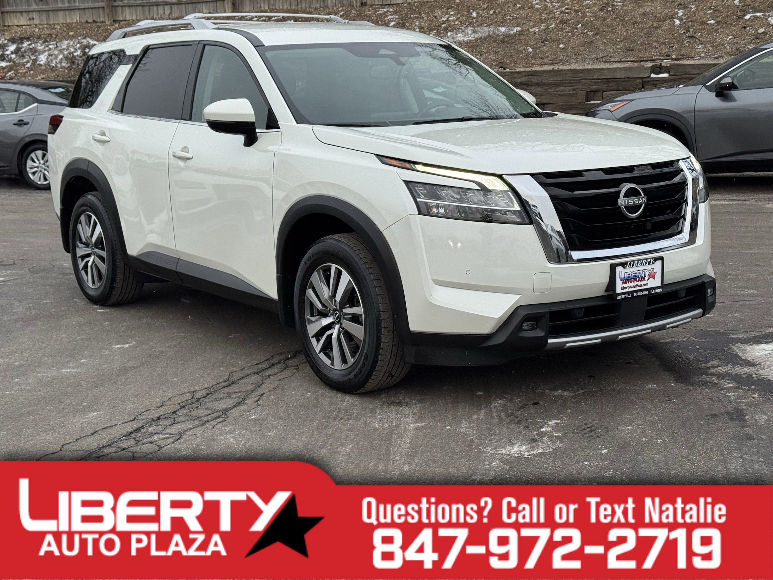 2022 Nissan Pathfinder SL's photo