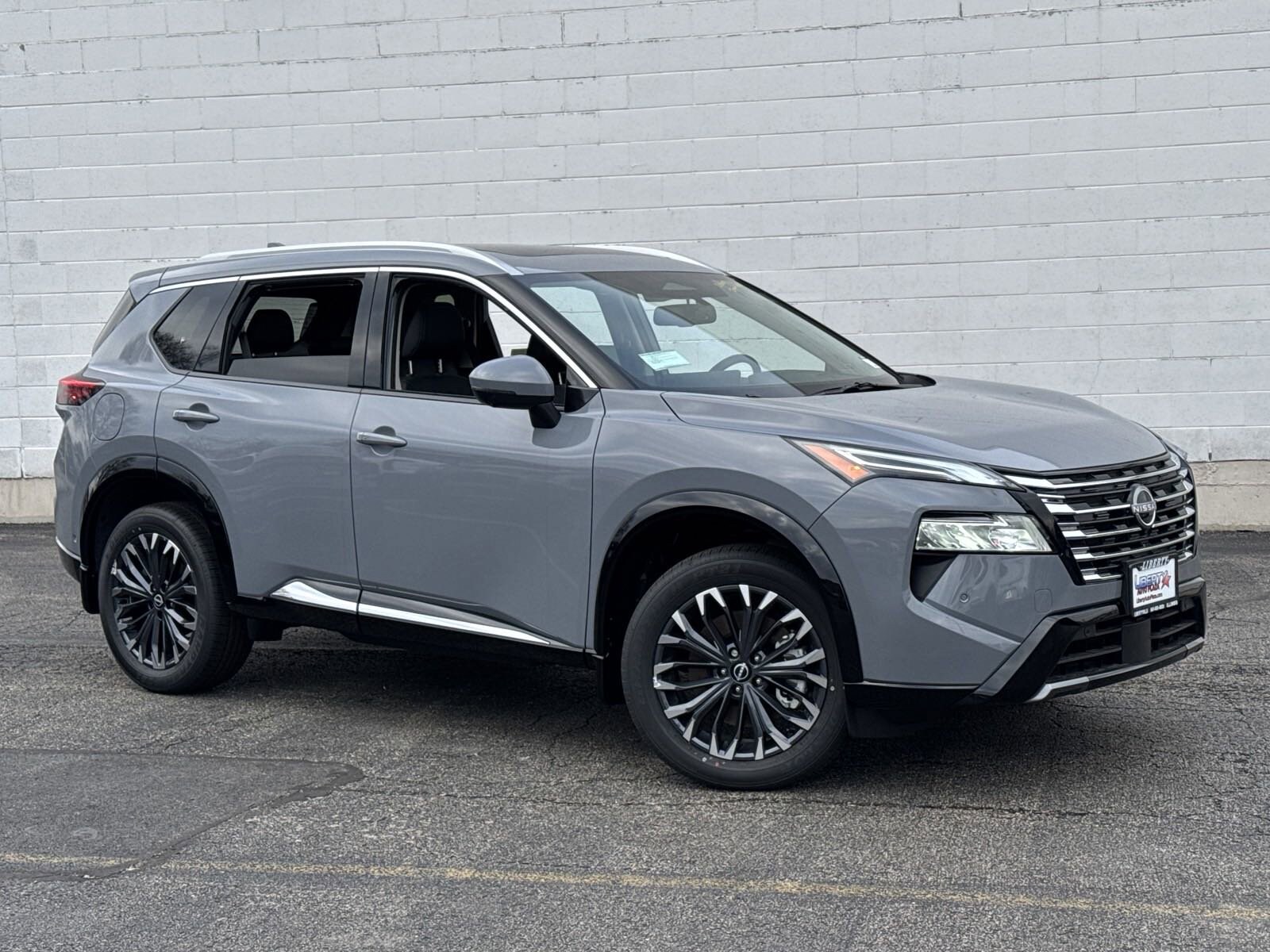 2025 Nissan Rogue Platinum photo 3