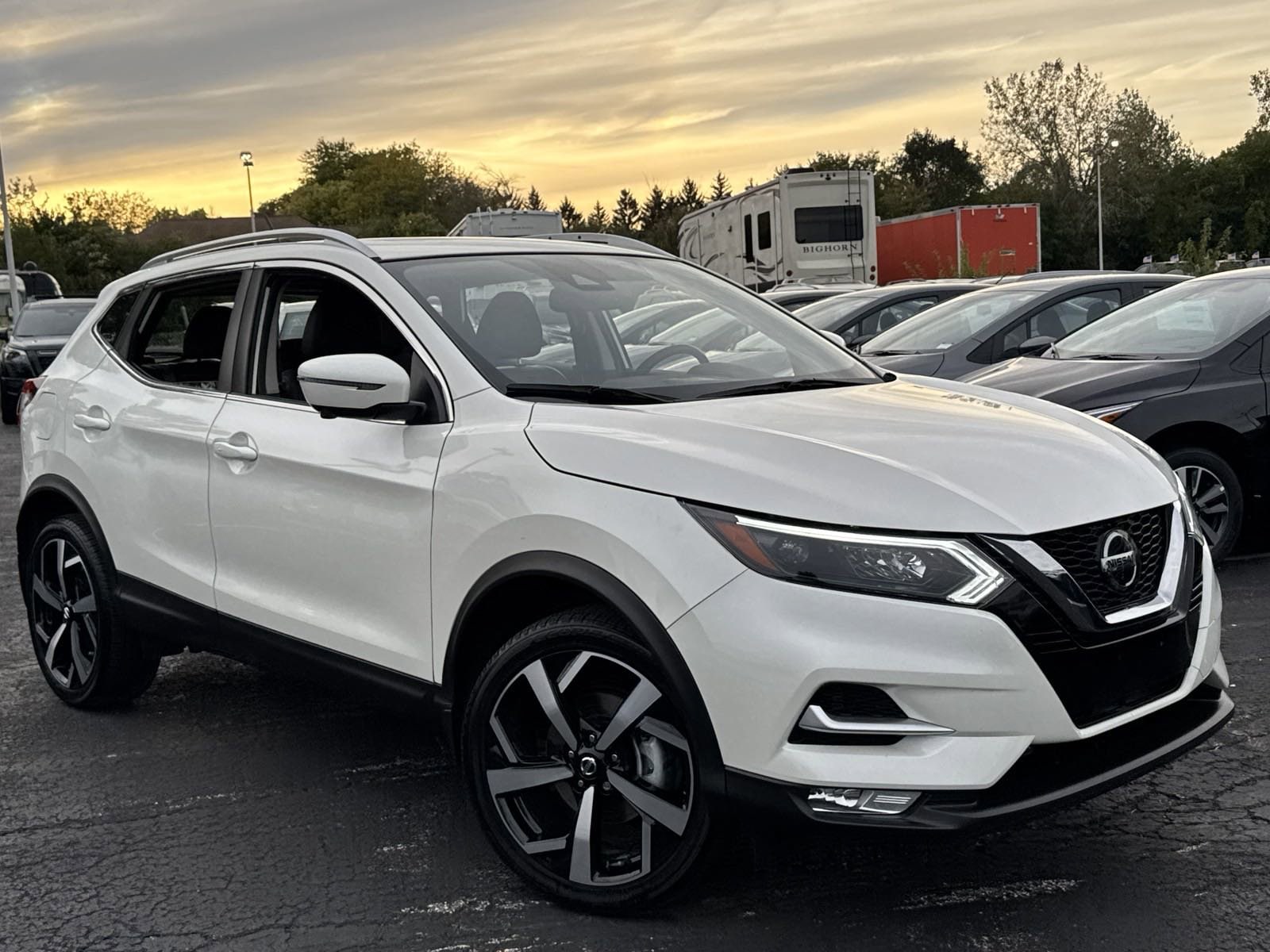 Used 2021 Nissan Rogue Sport SL with VIN JN1BJ1CW3MW448623 for sale in Libertyville, IL