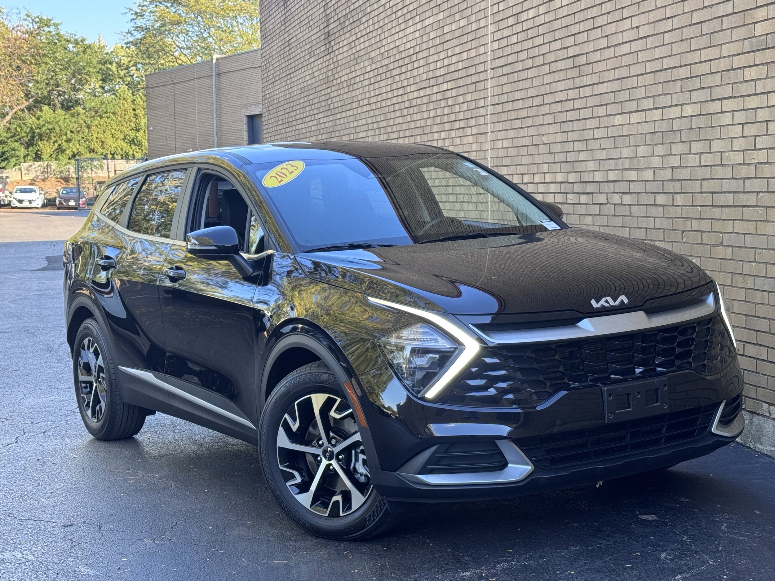 2023 Kia Sportage EX photo 2