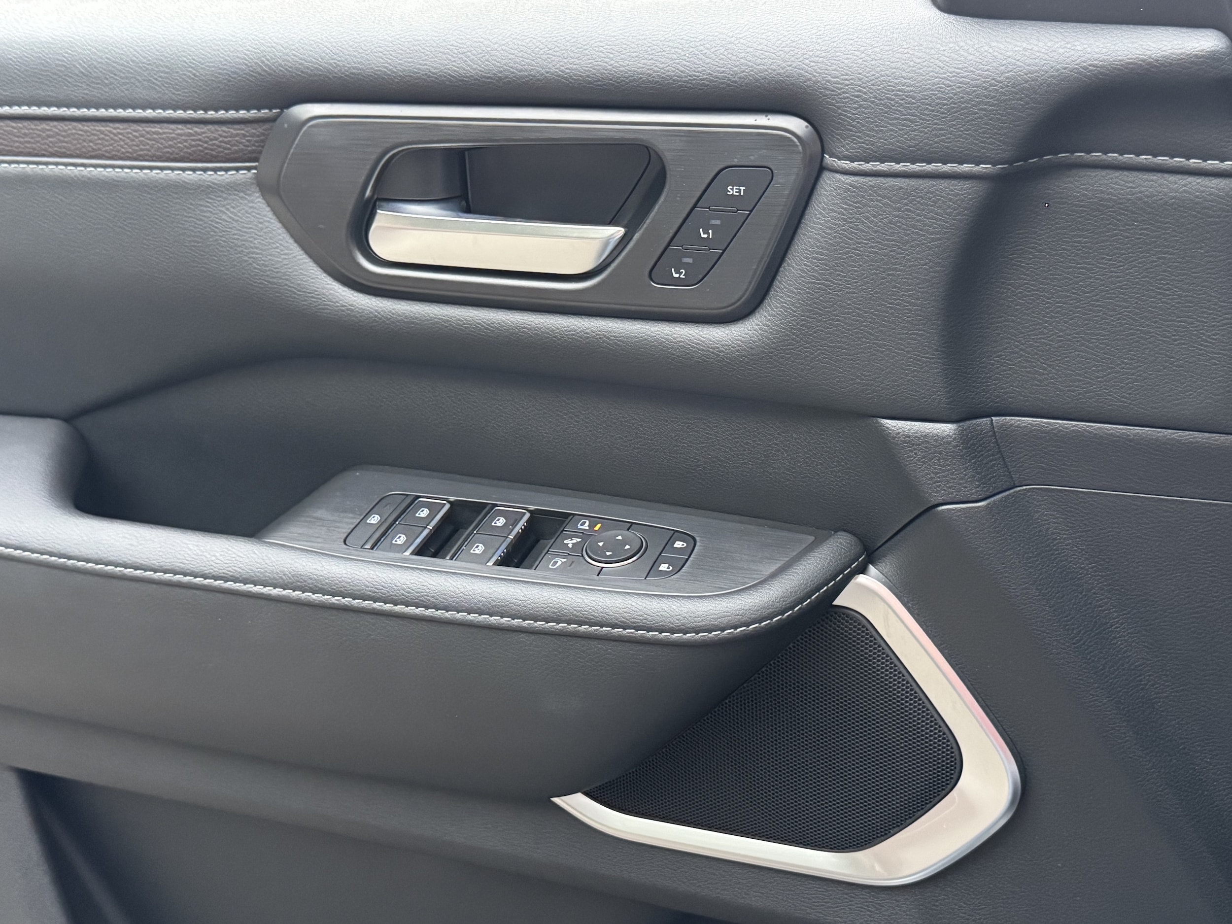 2026 Nissan Armada Platinum - Photo 6
