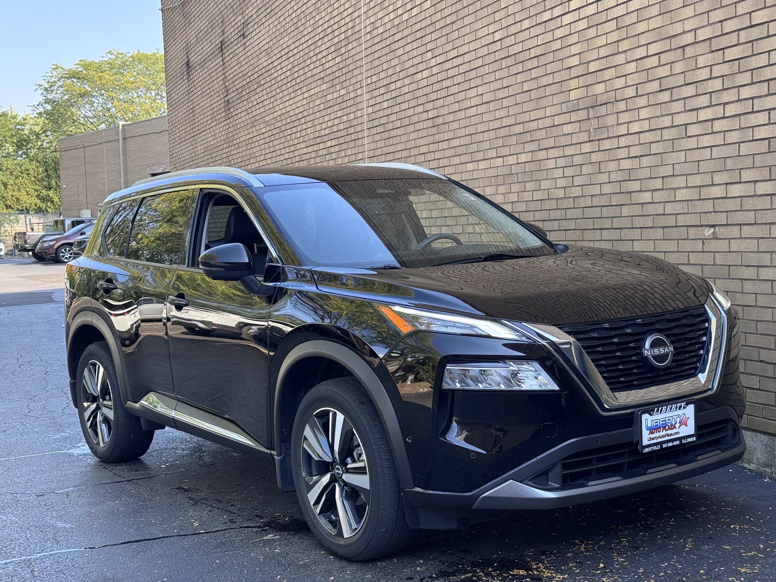 2023 Nissan Rogue SL photo 2