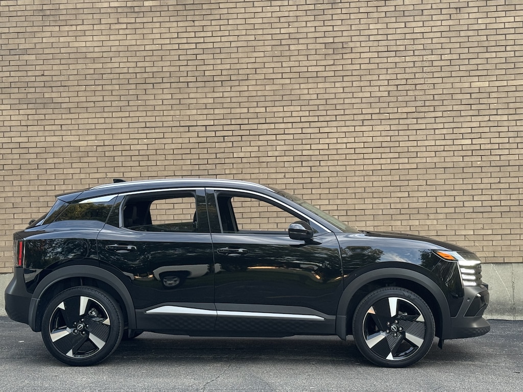 Used 2025 Nissan Kicks SR SUV