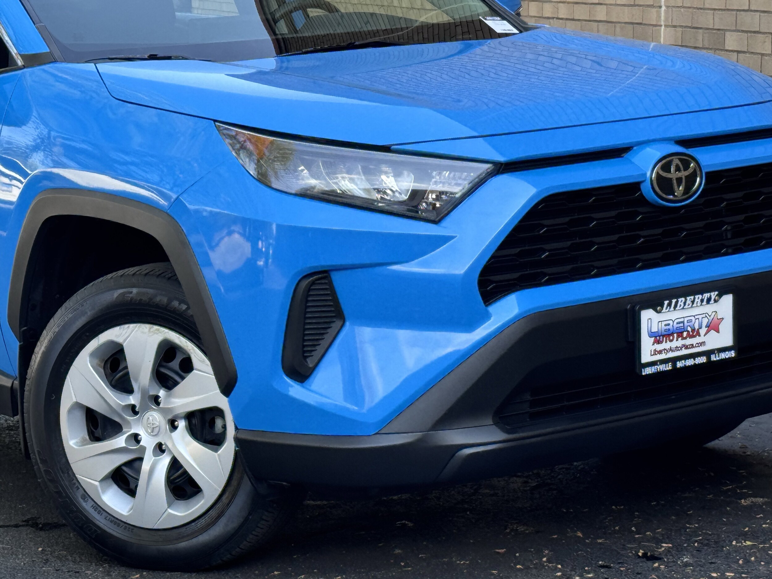 2020 Toyota RAV4 LE photo 3