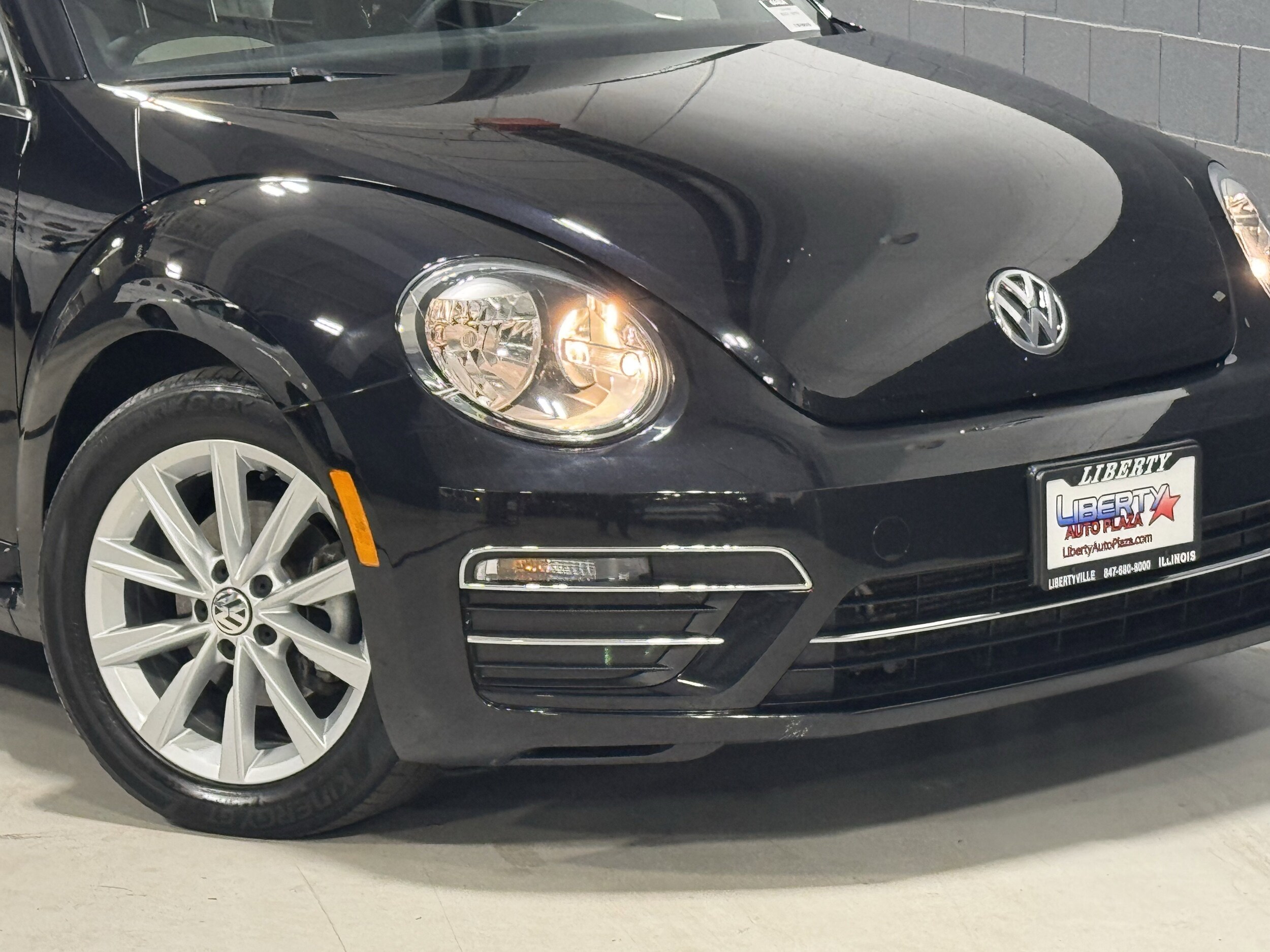 2019 Volkswagen Beetle SE photo 3