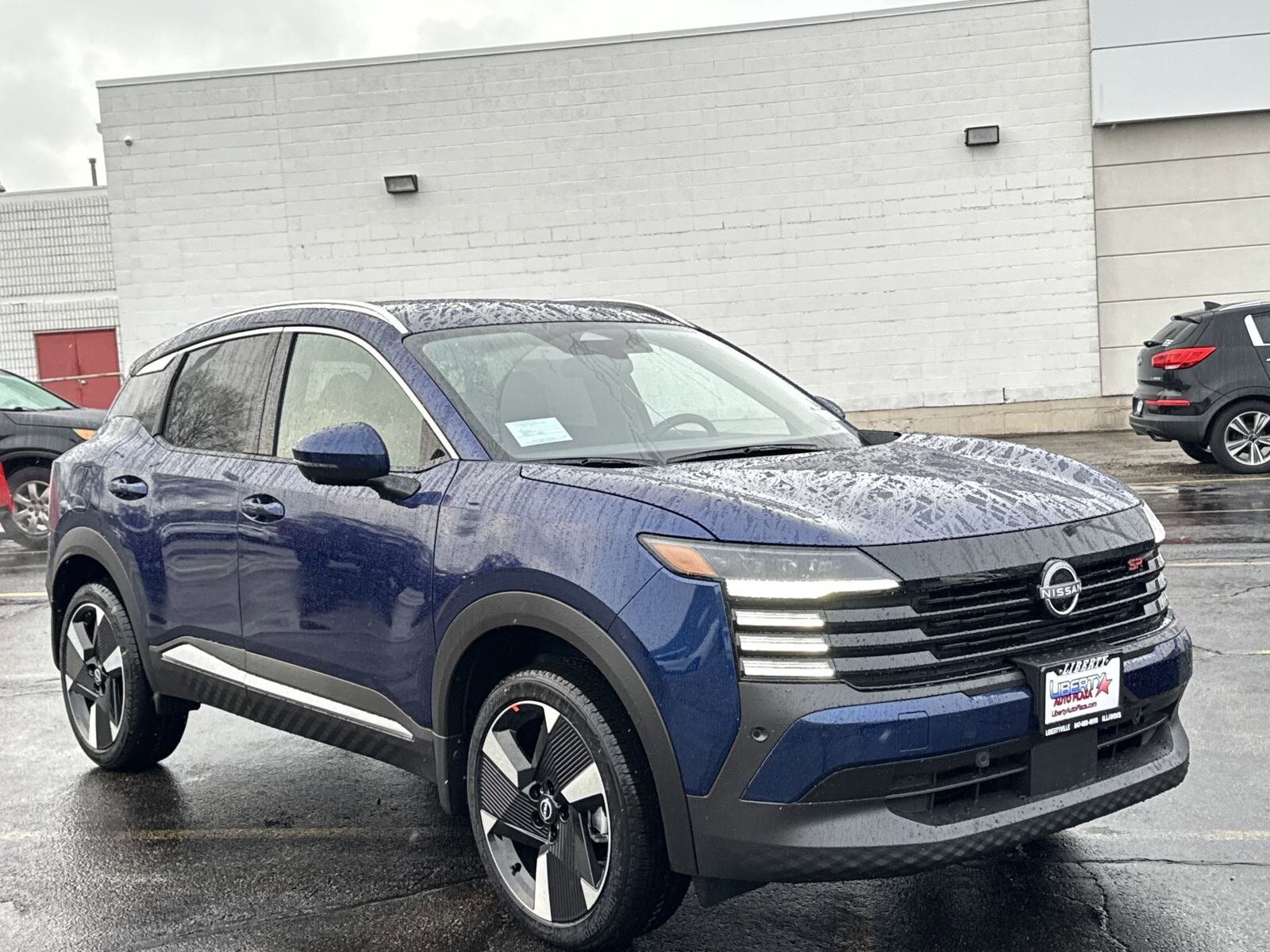 2025 Nissan Kicks SR photo 2