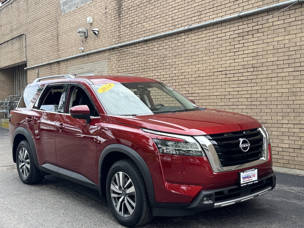 Used 2024 Nissan Pathfinder SL SUV