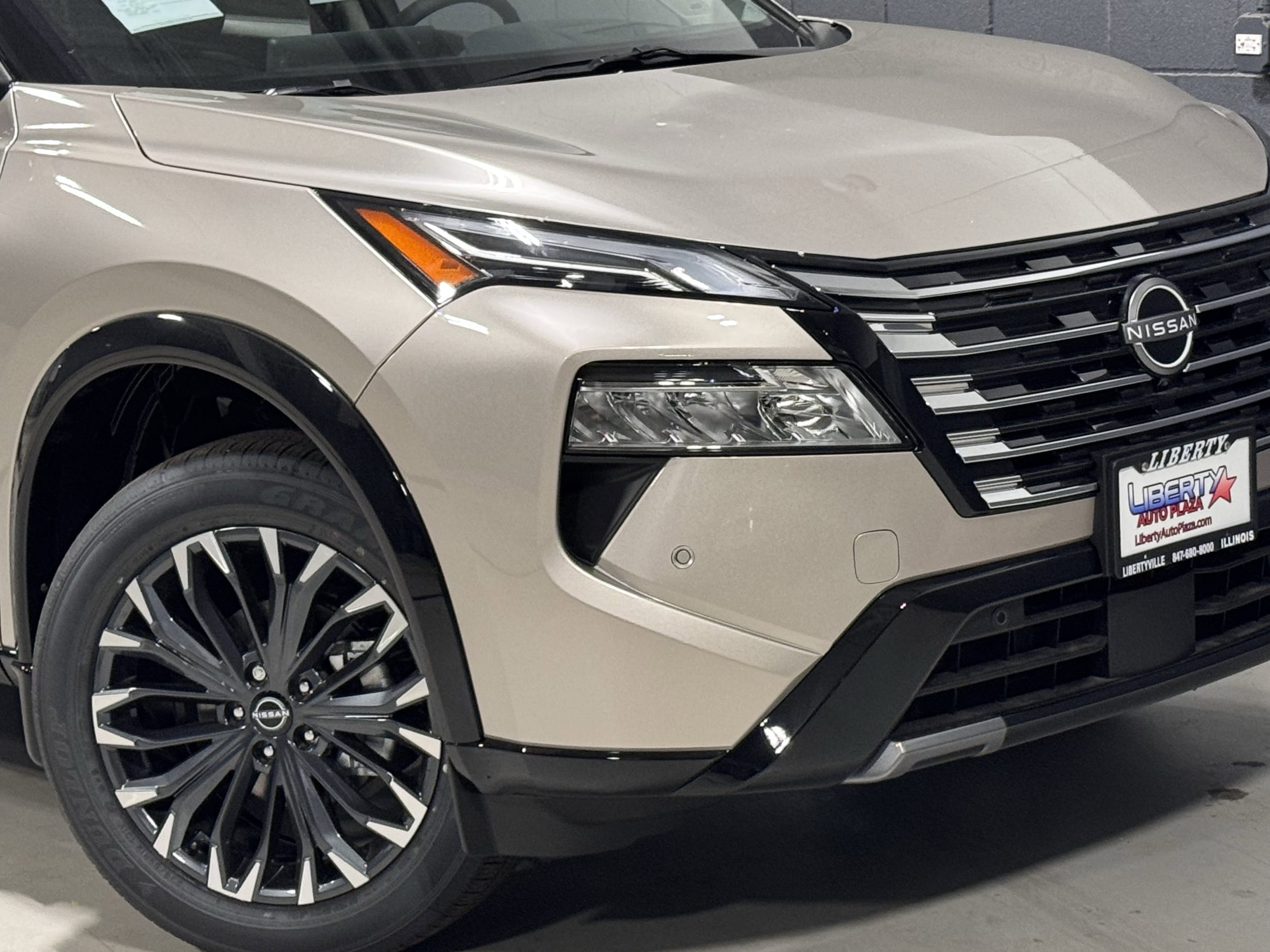 2026 Nissan Rogue Platinum - Photo 3