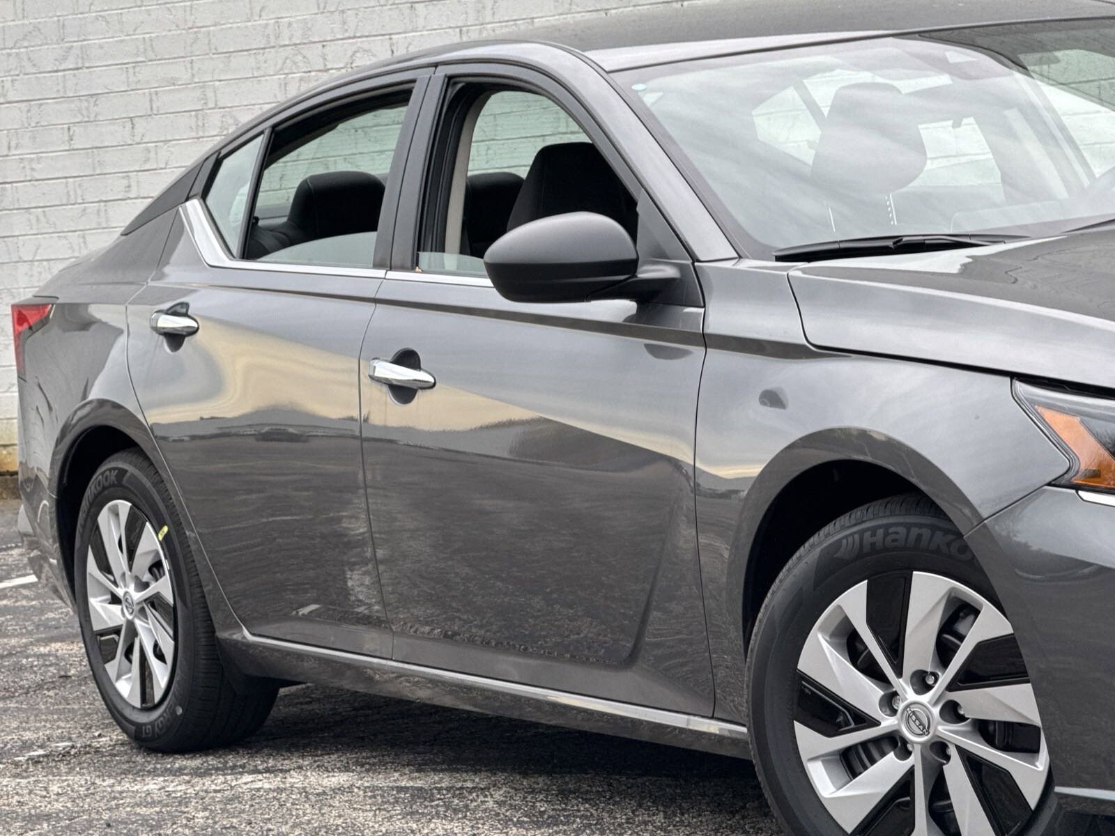 2025 Nissan Altima S photo 4