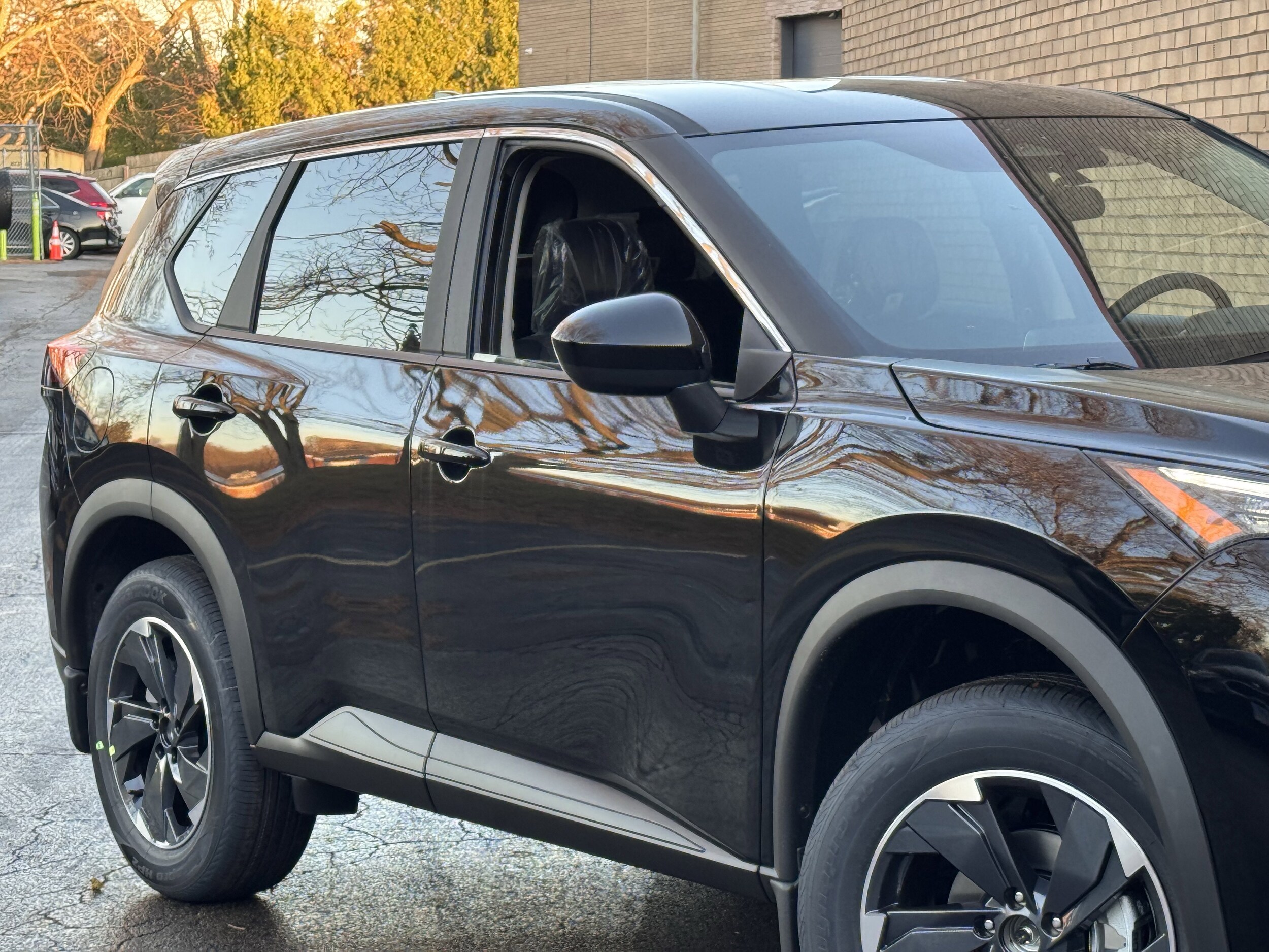 2026 Nissan Rogue SV photo 2