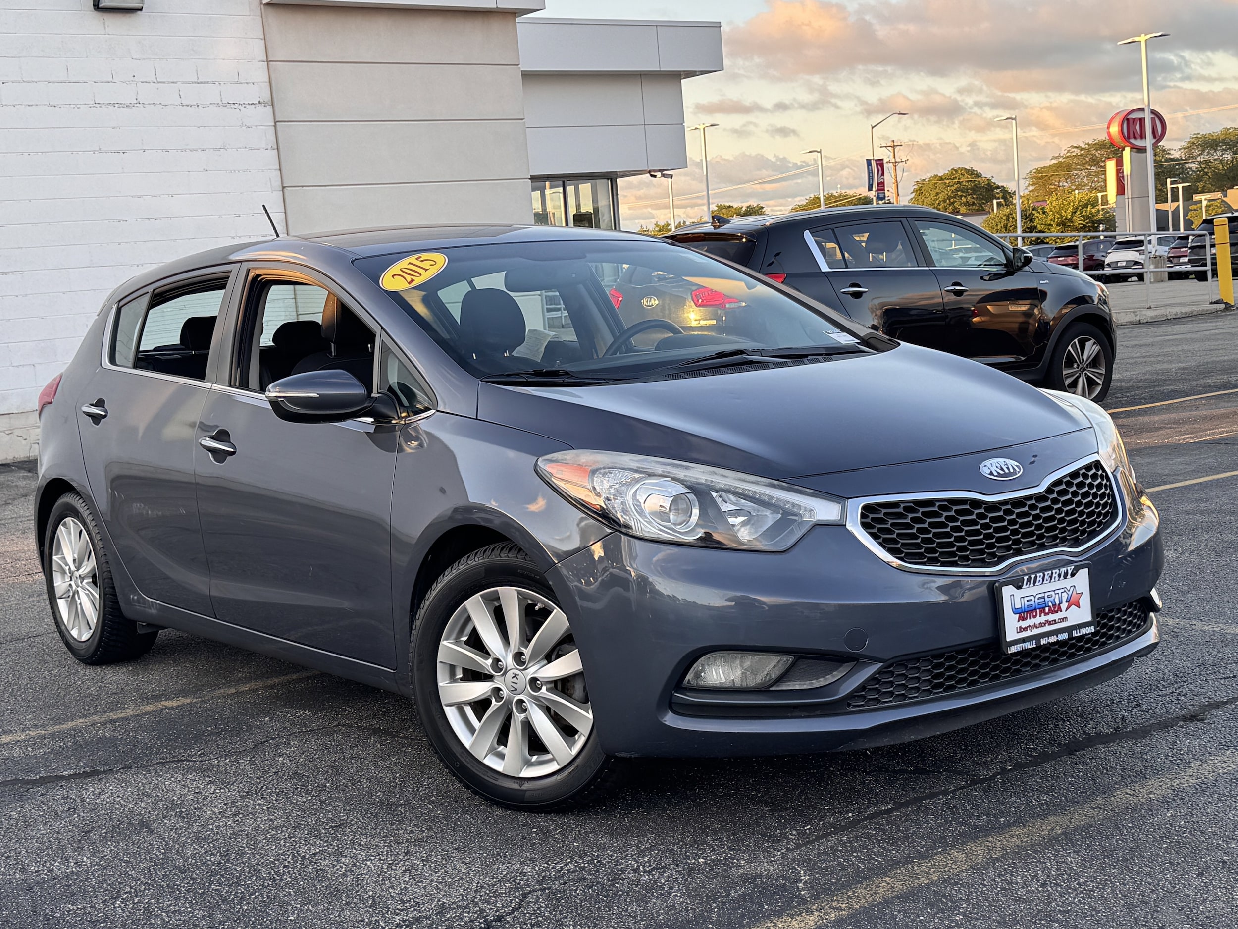 Used 2015 Kia Forte5 EX with VIN KNAFX5A8XF5273365 for sale in Libertyville, IL