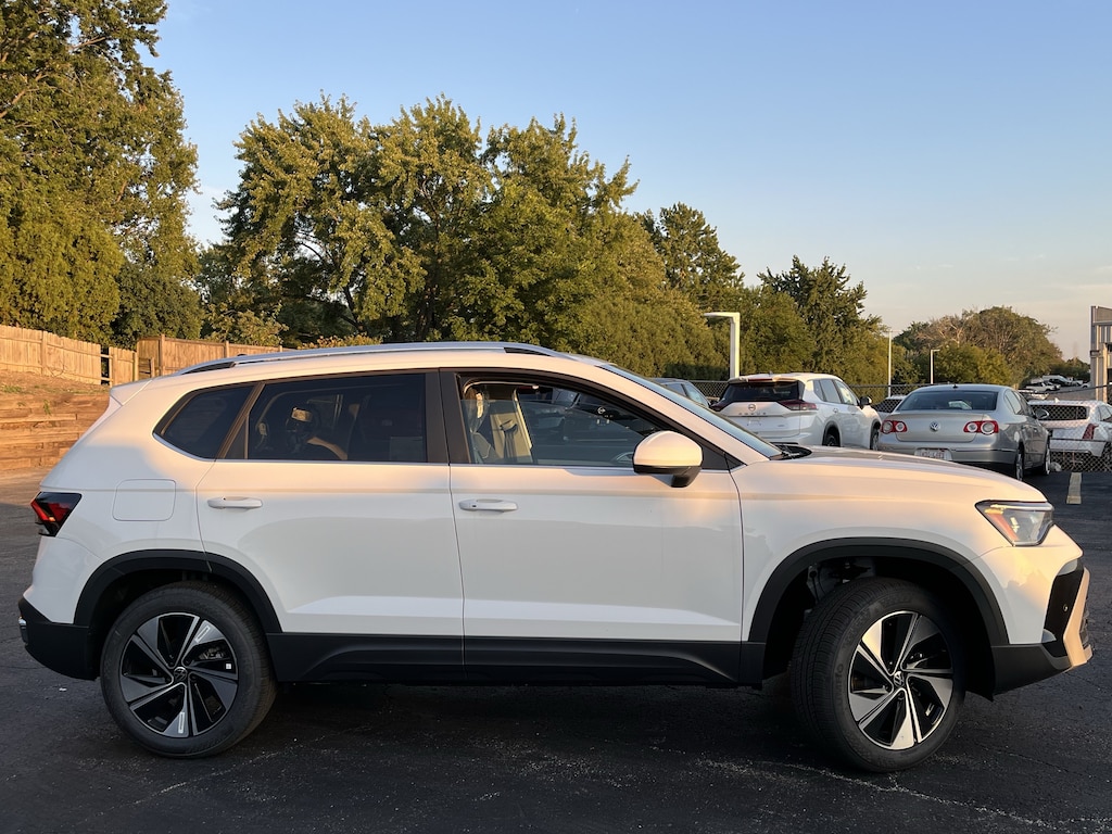 New 2026 Volkswagen Taos 1.5T SE SUV