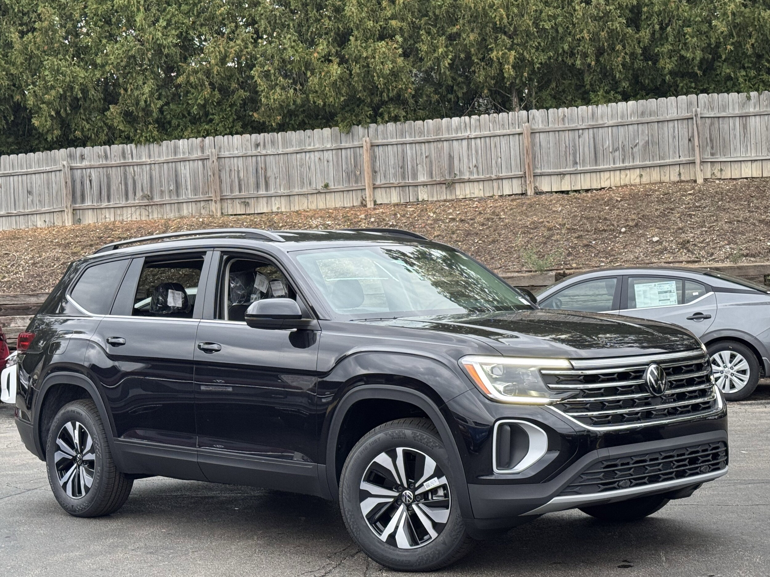 2026 Volkswagen Atlas SE Technology photo 2
