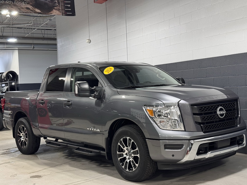 Used 2024 Nissan Titan SV Truck Crew Cab