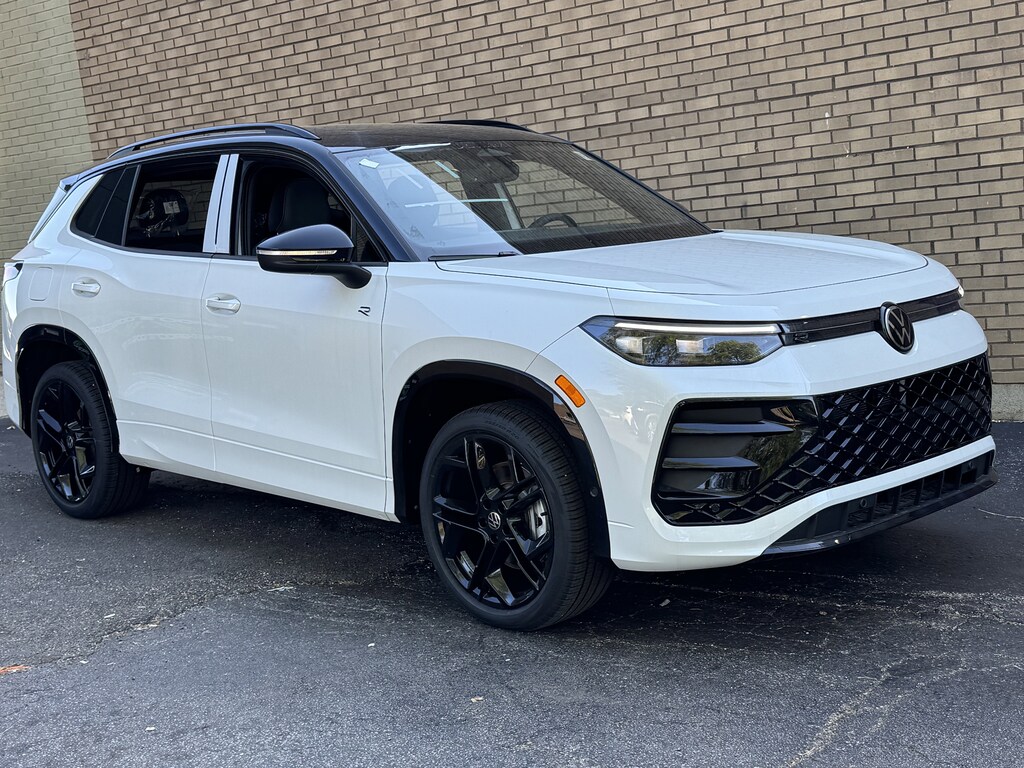 New 2026 Volkswagen Tiguan 2.0T SE R-Line Black SUV